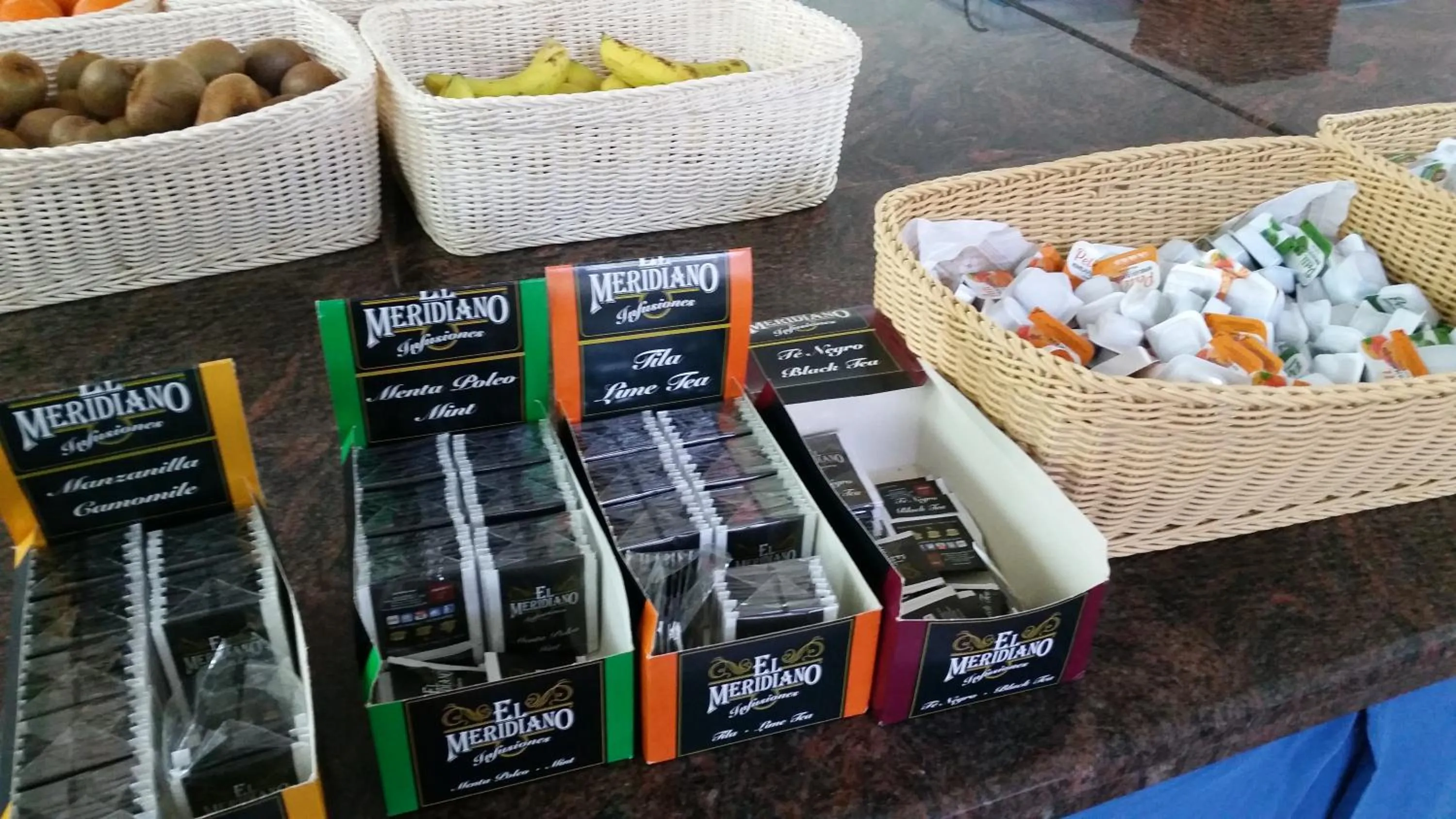 Food and drinks in Apartamentos Complejo Eurhostal