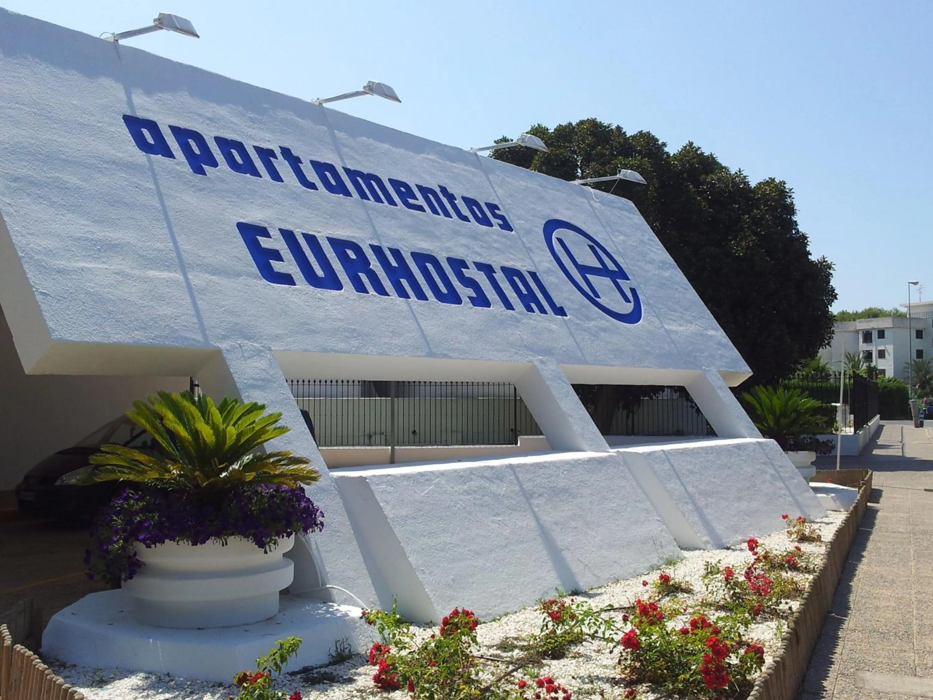 Facade/entrance in Apartamentos Complejo Eurhostal