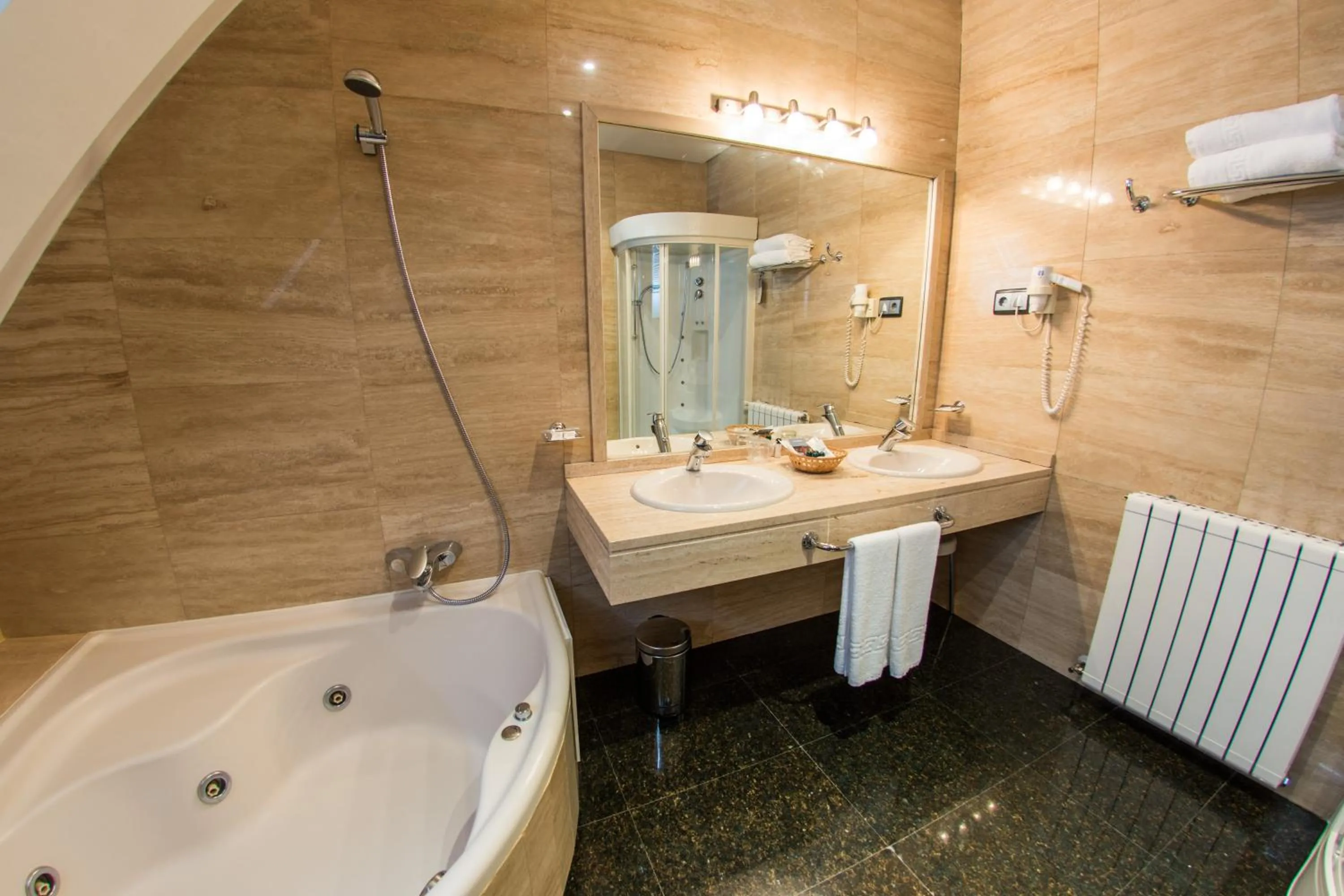 Hot Tub in Hotel Los 5 Pinos