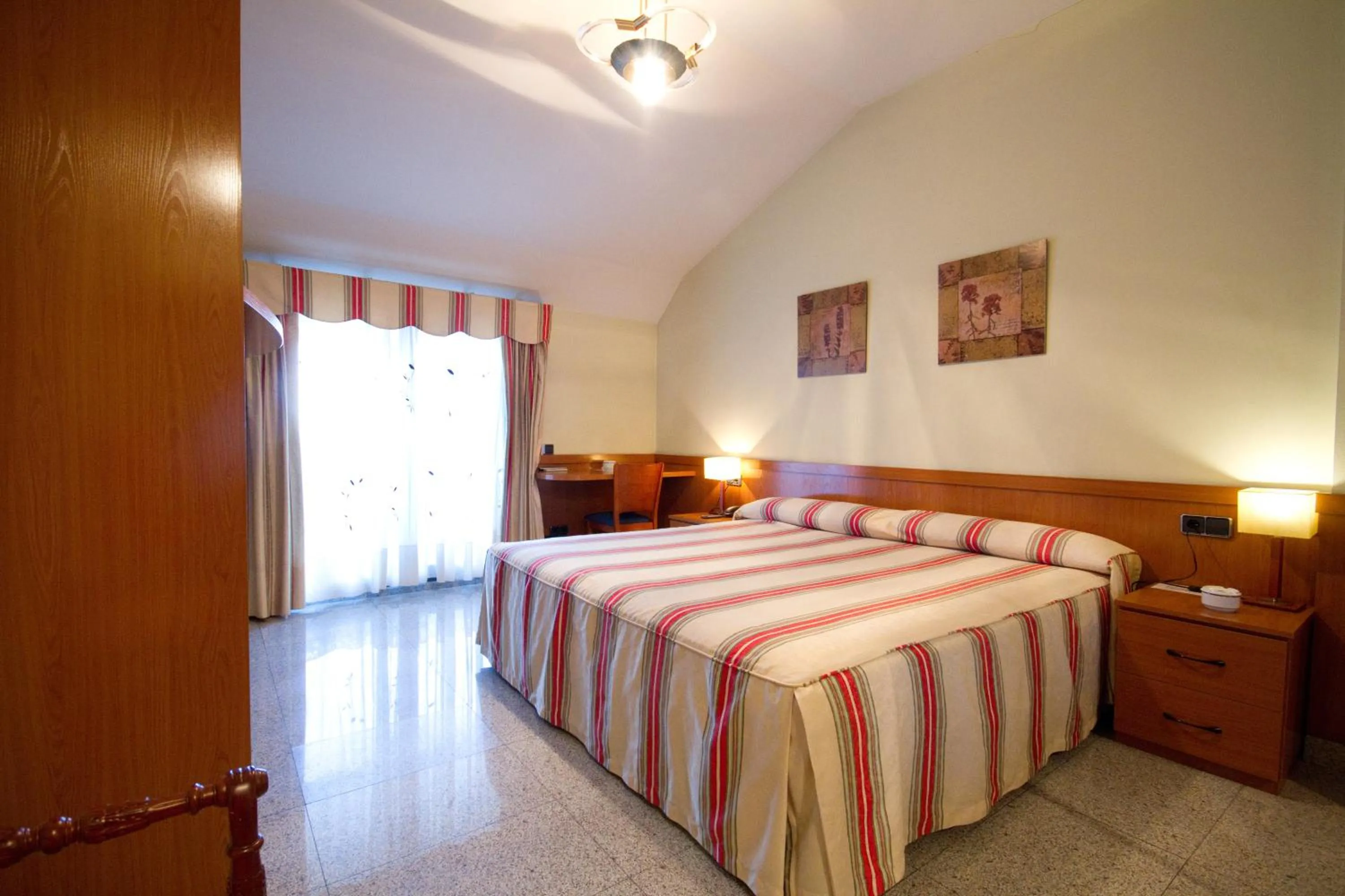 Photo of the whole room, Bed in Hotel Los 5 Pinos