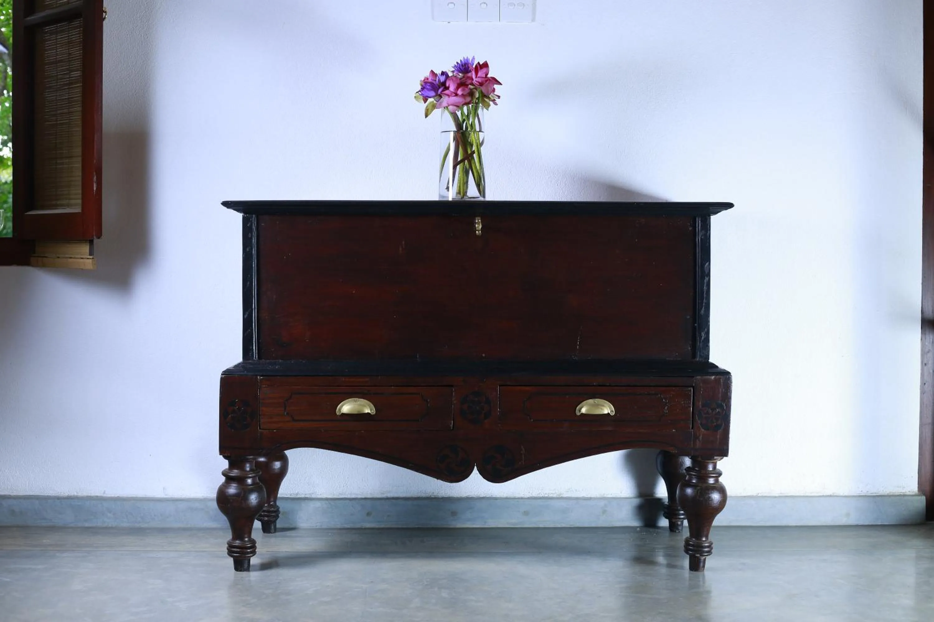 Decorative detail in Ceylon Olive Galle