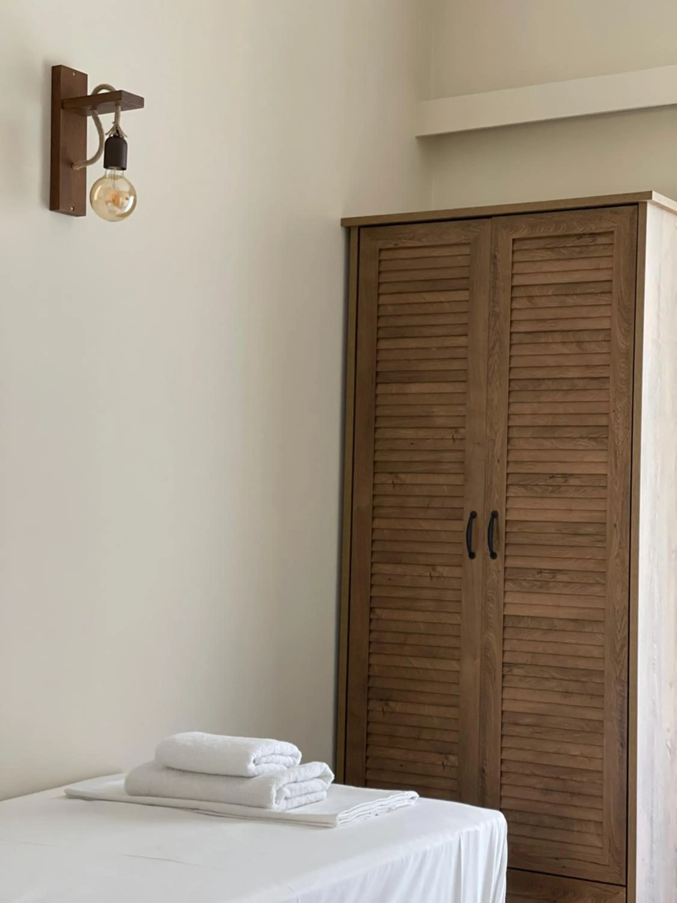 Bedroom, Bed in Helen Hotel