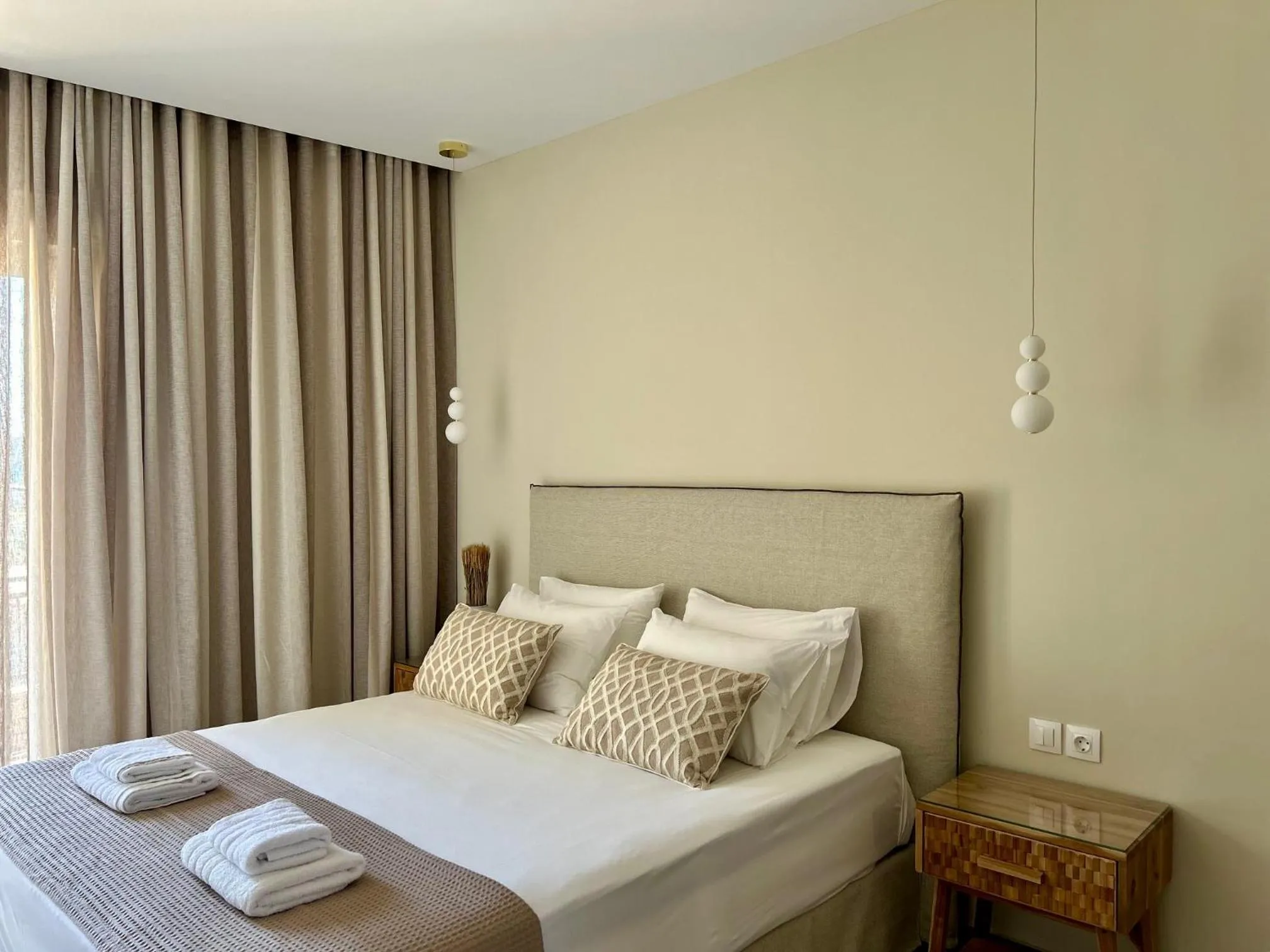 Bedroom, Bed in Helen Hotel