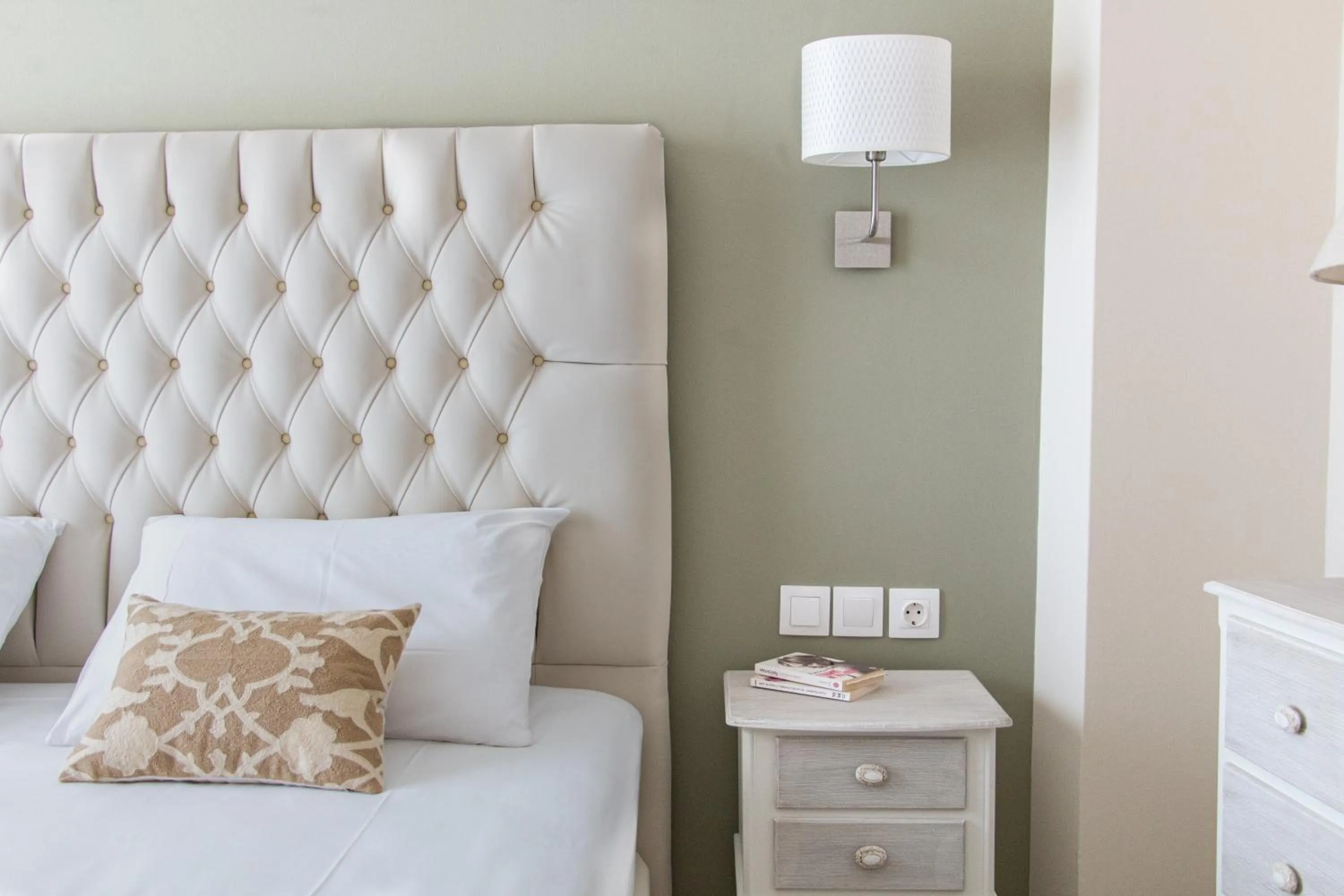 Bedroom, Bed in Helen Hotel