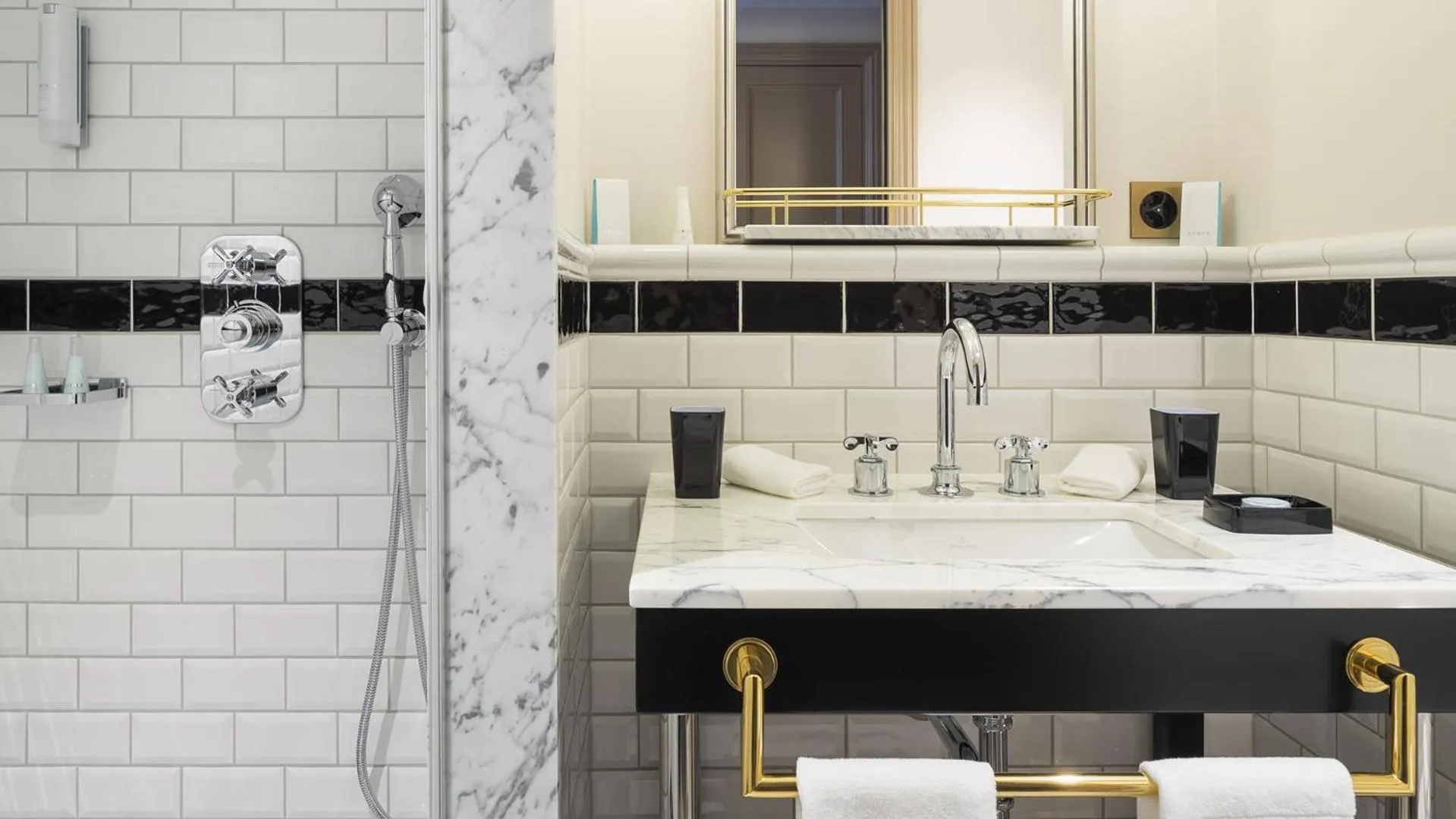 Bathroom in Hôtel Longemalle