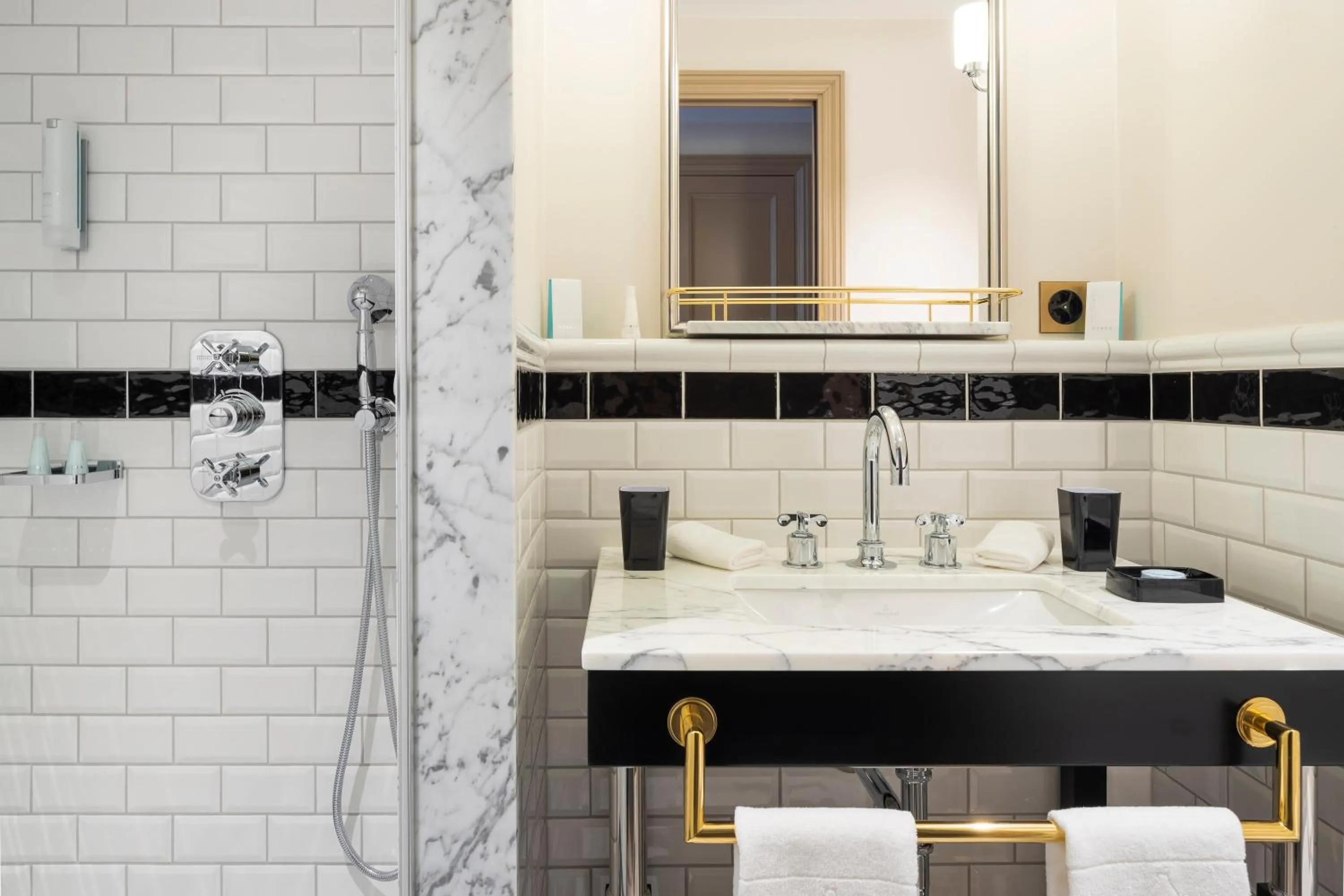 Bathroom in Hôtel Longemalle