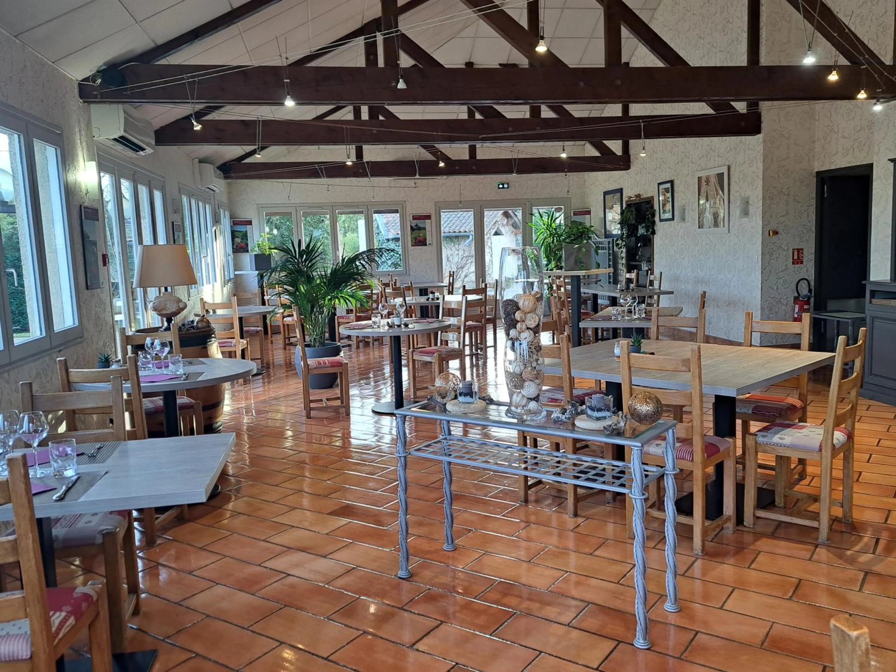 Restaurant/places to eat in Logis Hotel Noemys Morgon