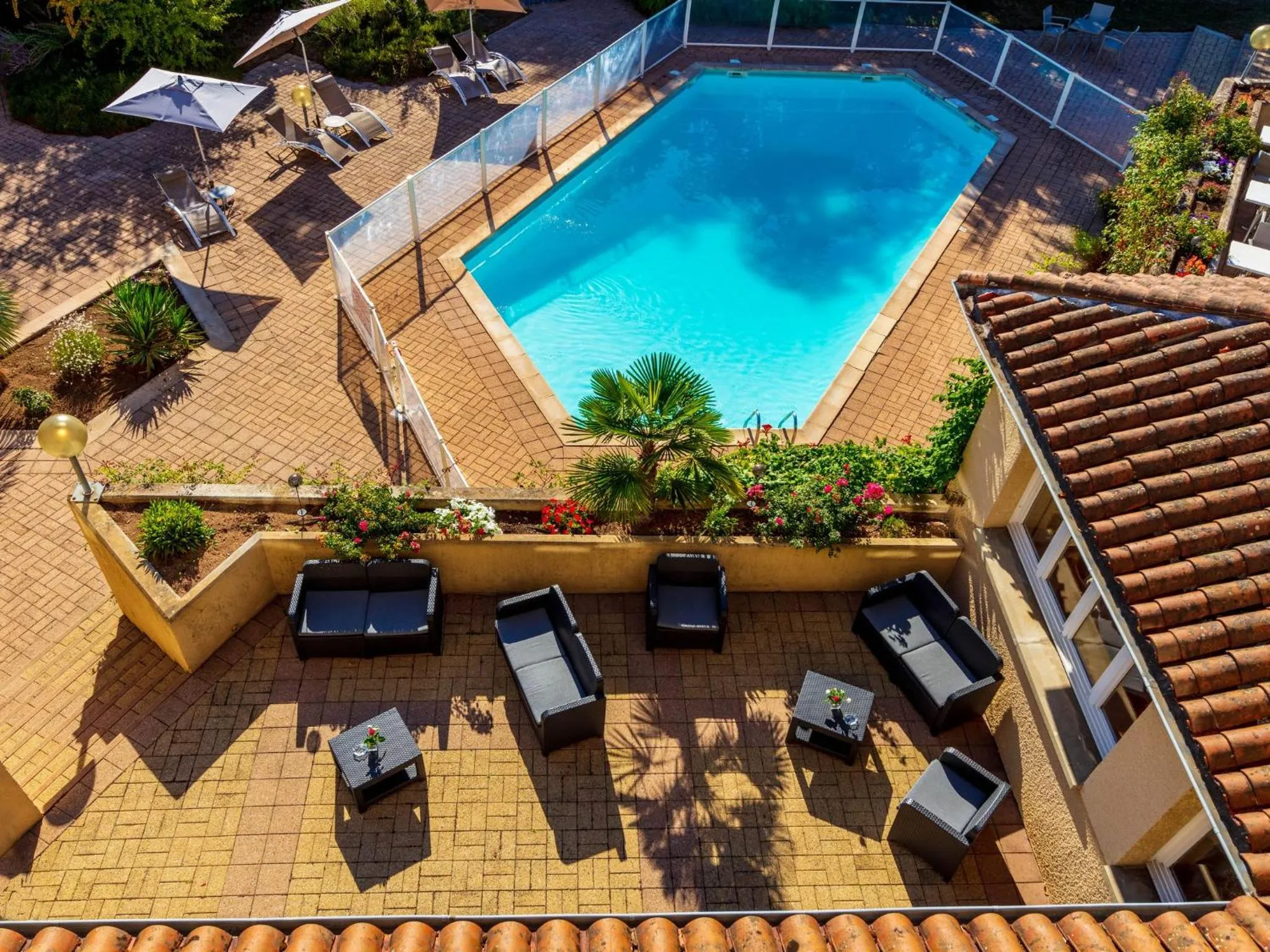 Swimming pool in Logis Hotel Noemys Morgon