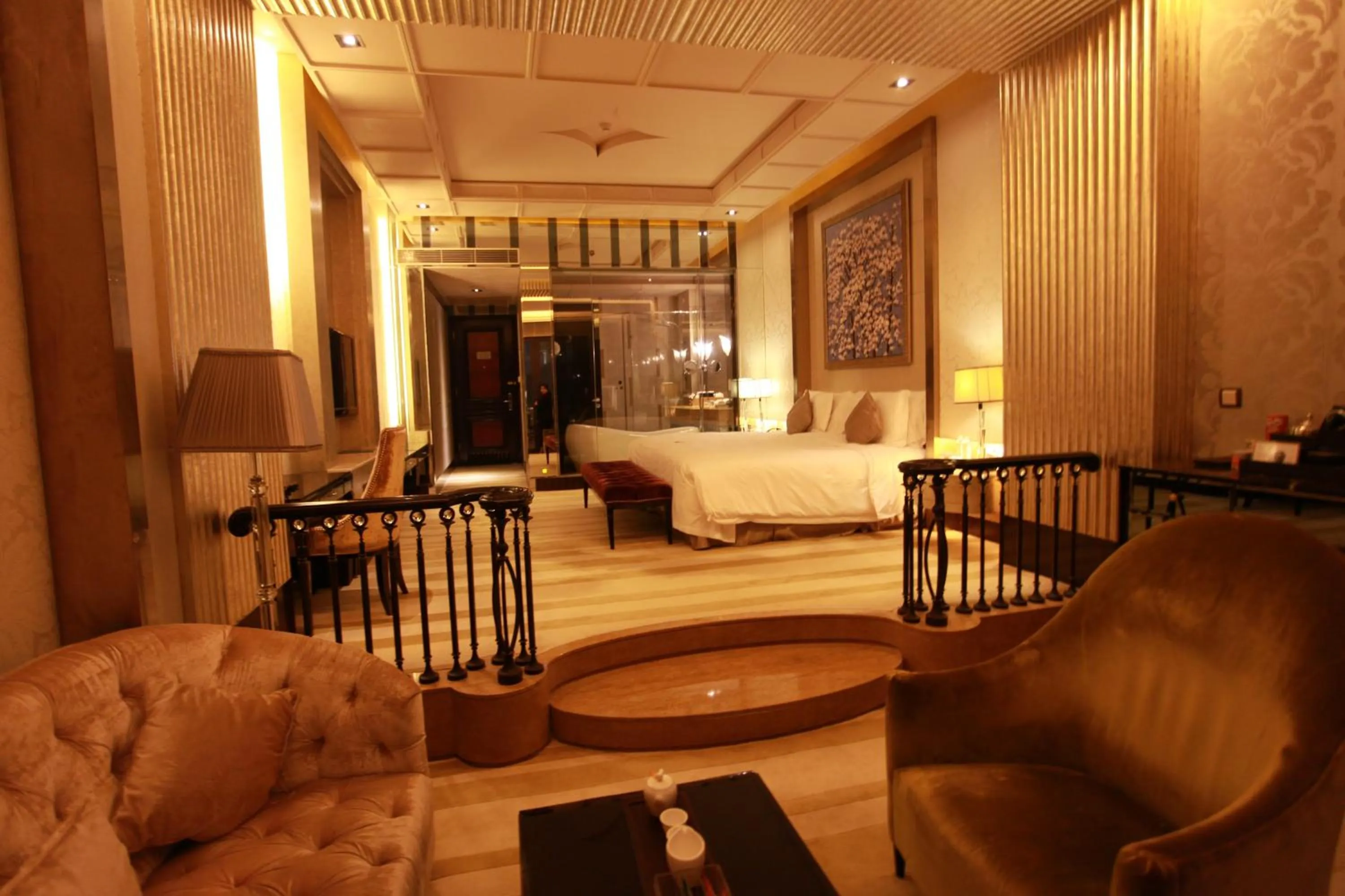 Photo of the whole room, Bed in Chateau Star River Pudong Shanghai