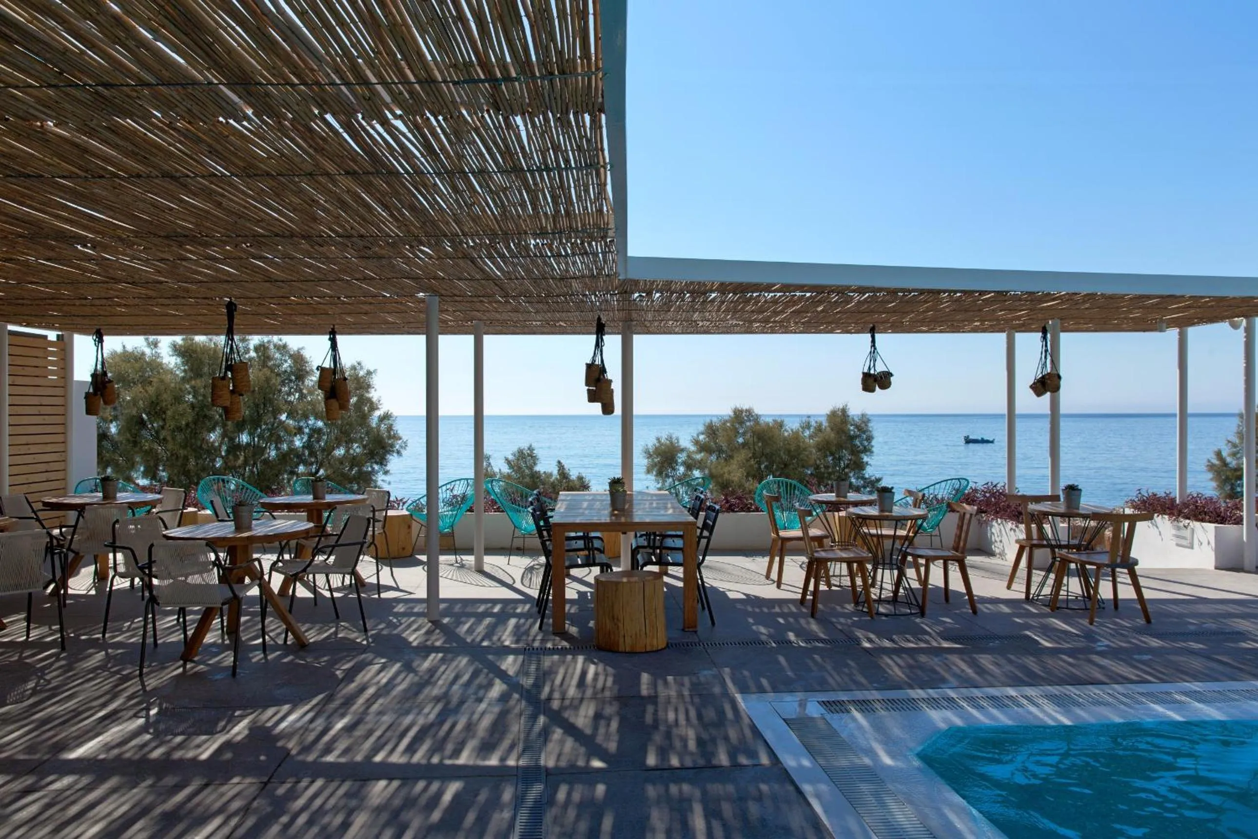 Restaurant/places to eat in Kamari Beach Hotel