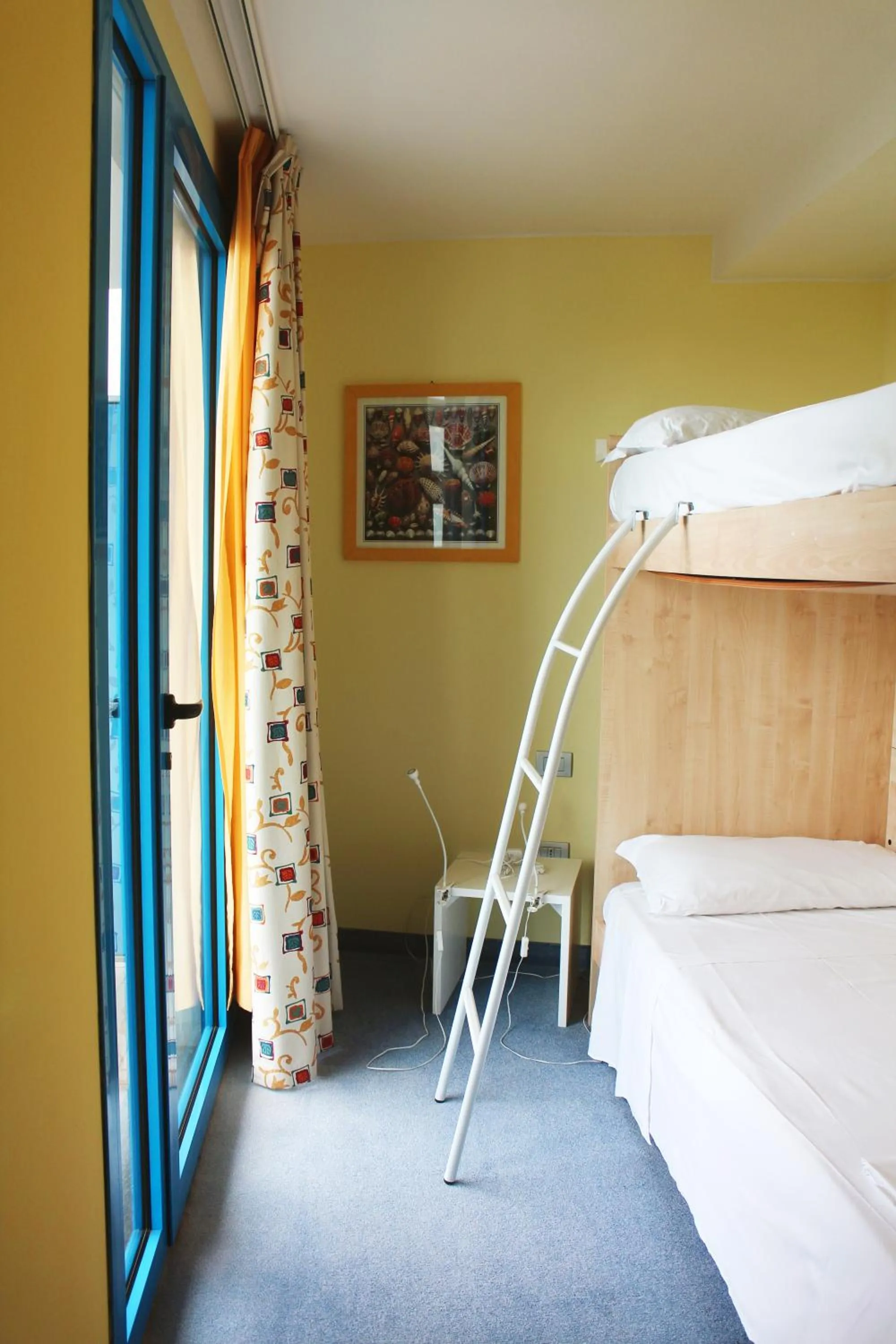 bunk bed, Bed in Hotel Cristallo