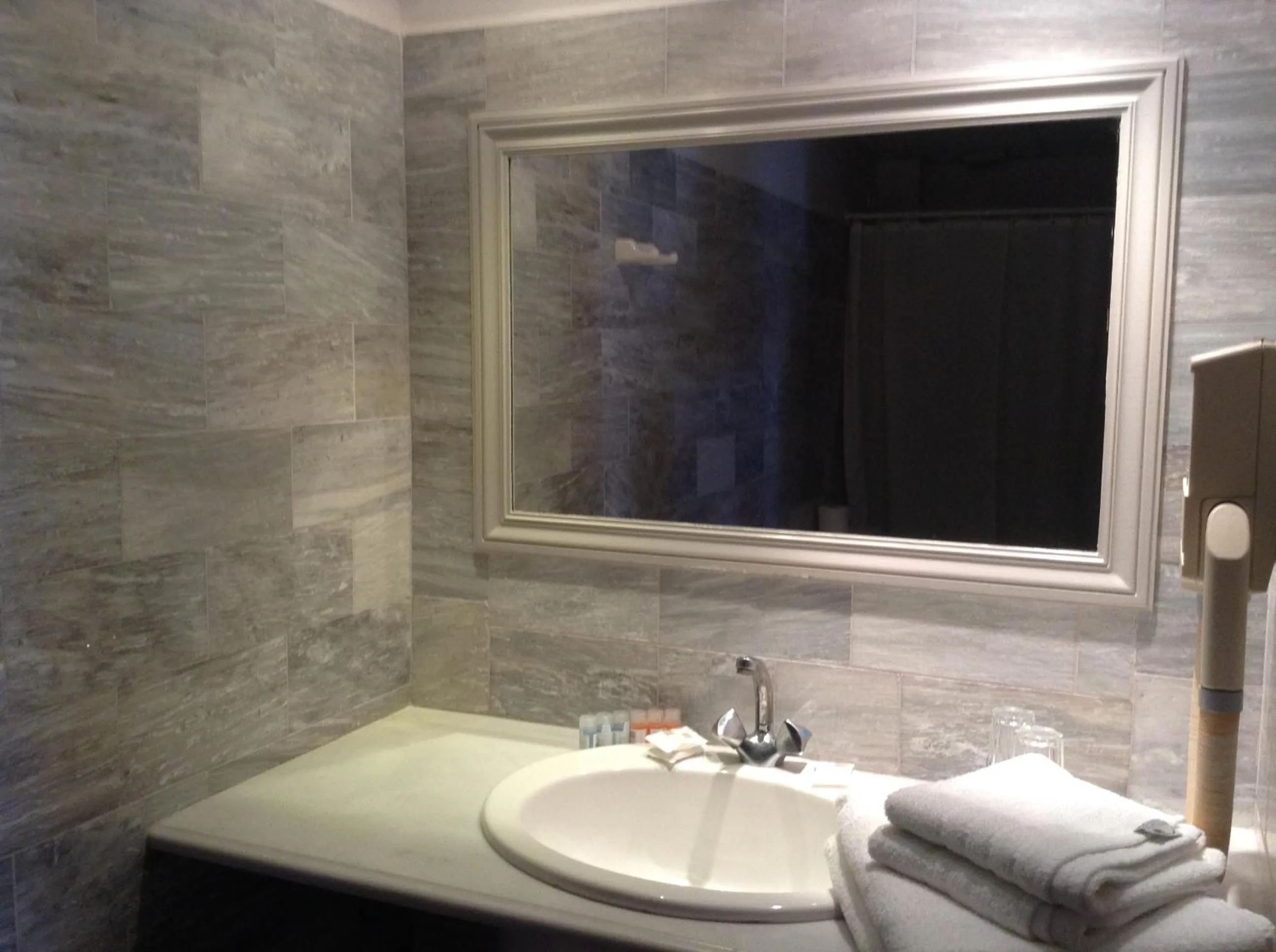 Bathroom in Rose Bay Hotel