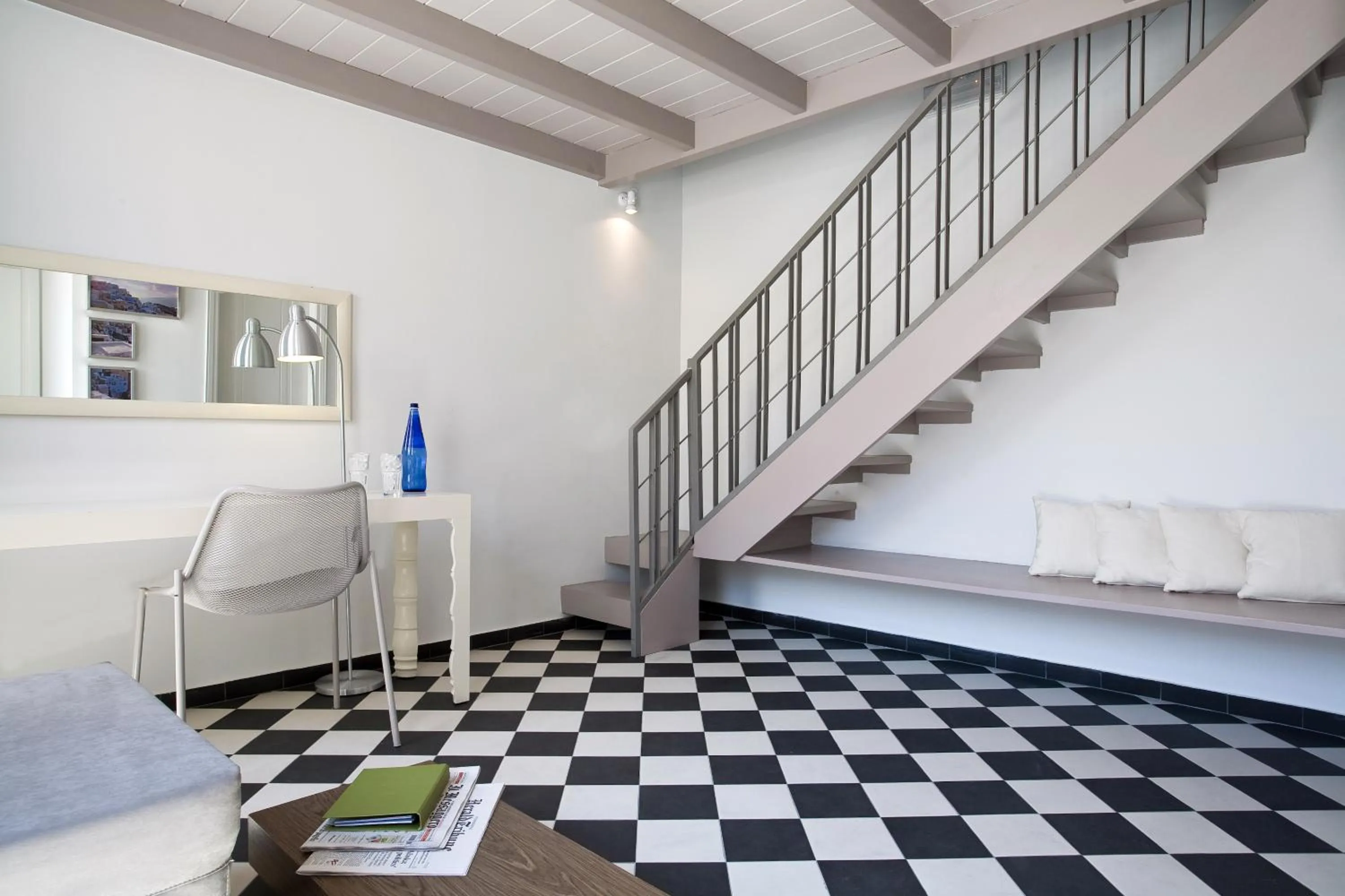 Living room in Rose Bay Hotel