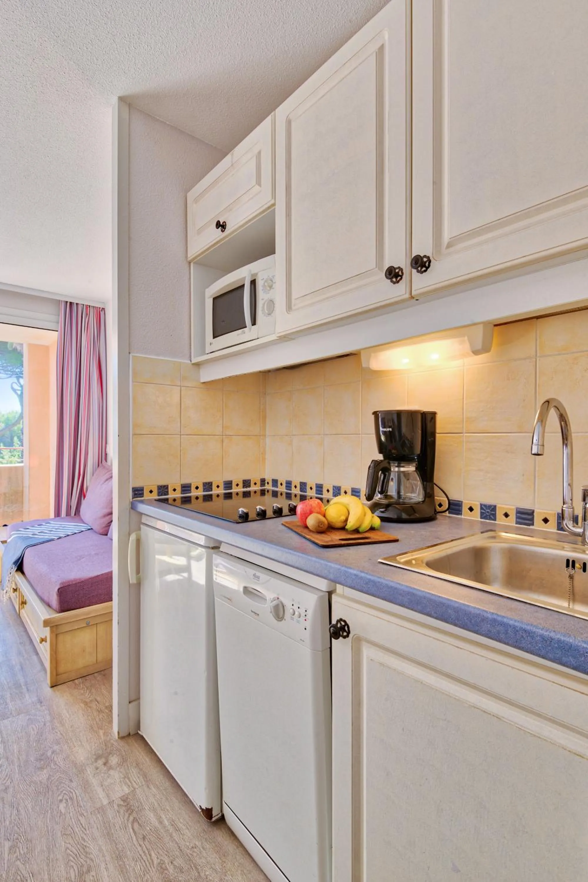 Kitchen or kitchenette in Résidence Pierre & Vacances La Pinède