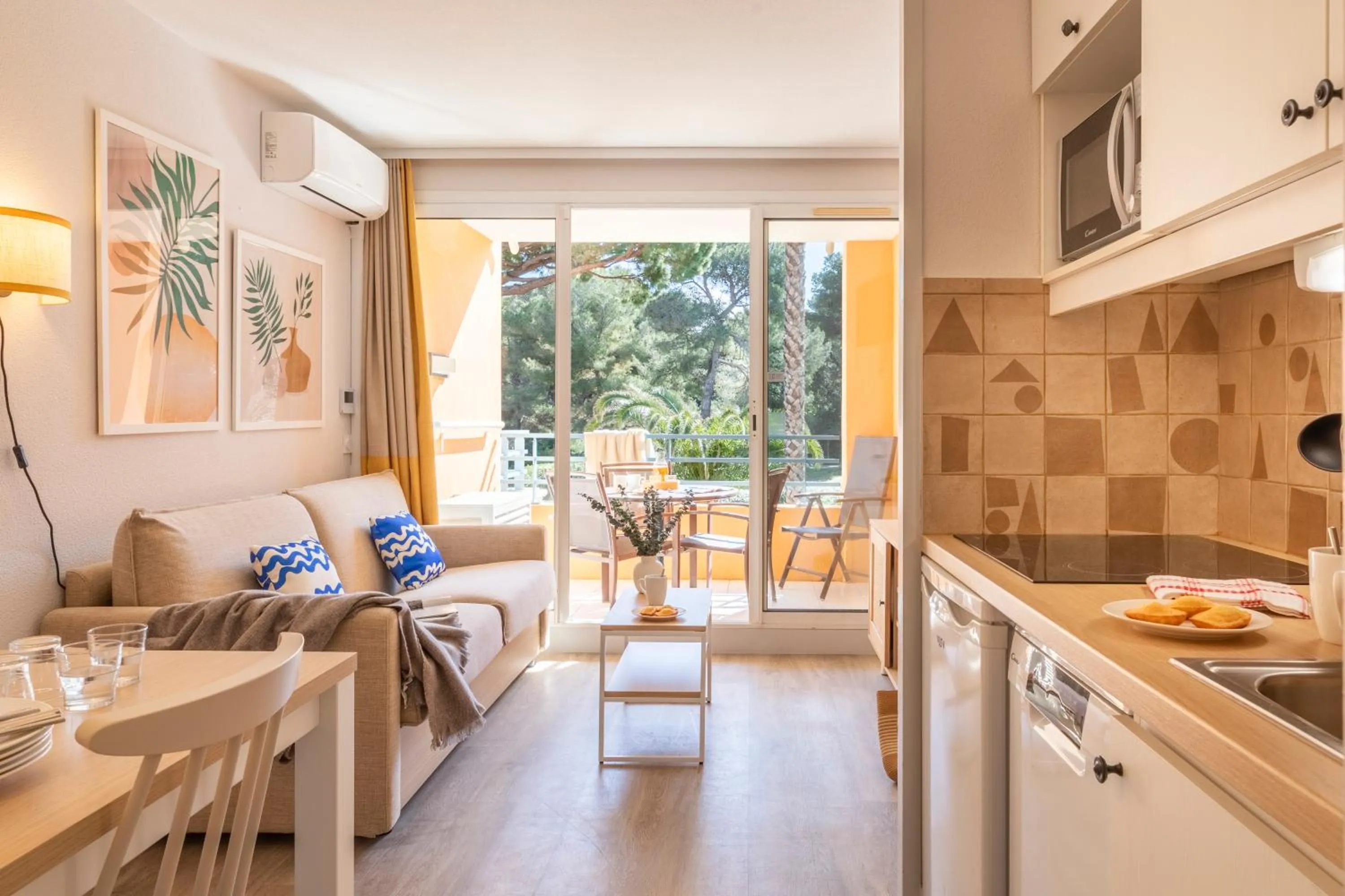 Kitchen or kitchenette in Résidence Pierre & Vacances La Pinède