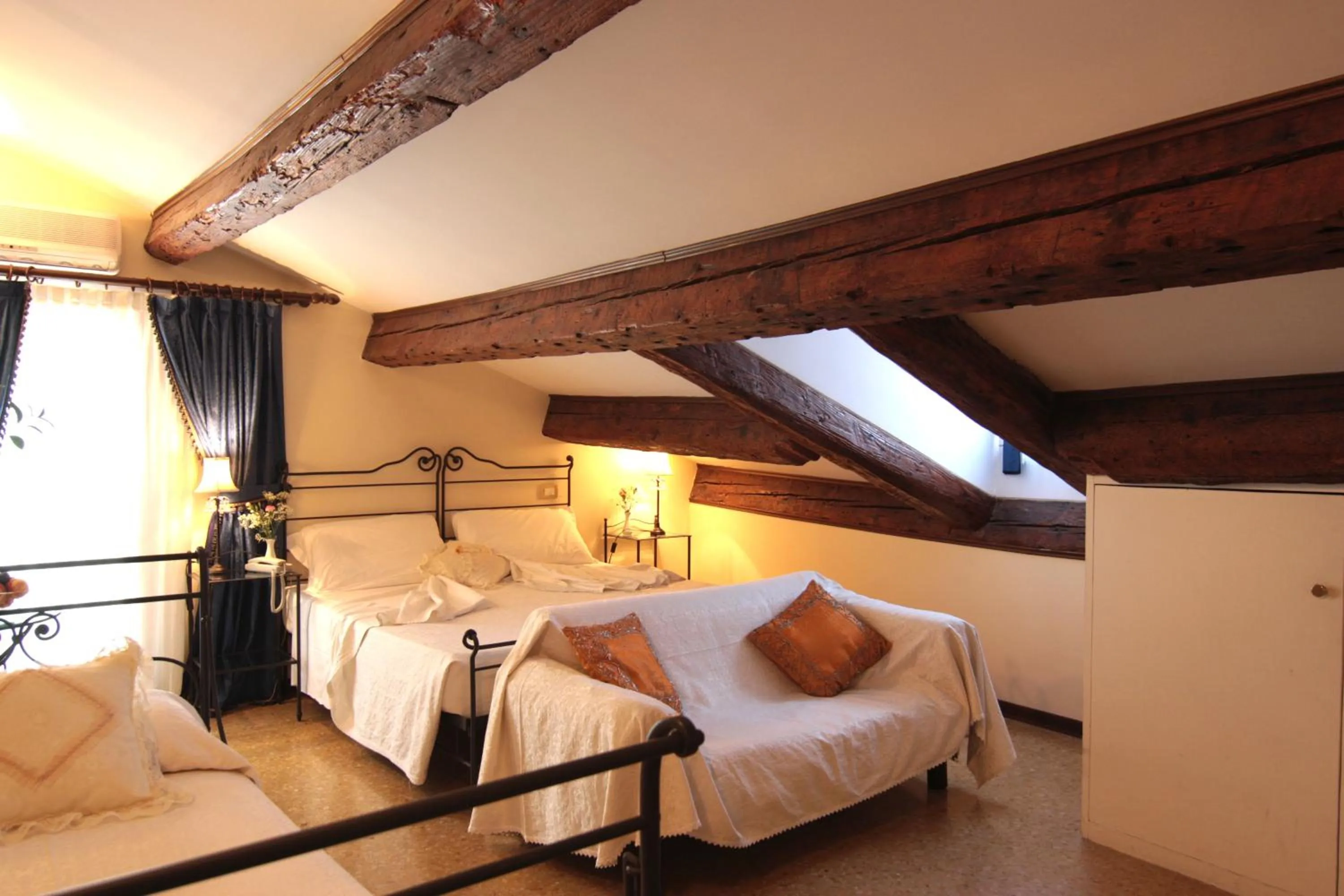 Photo of the whole room in Ca' Riccio