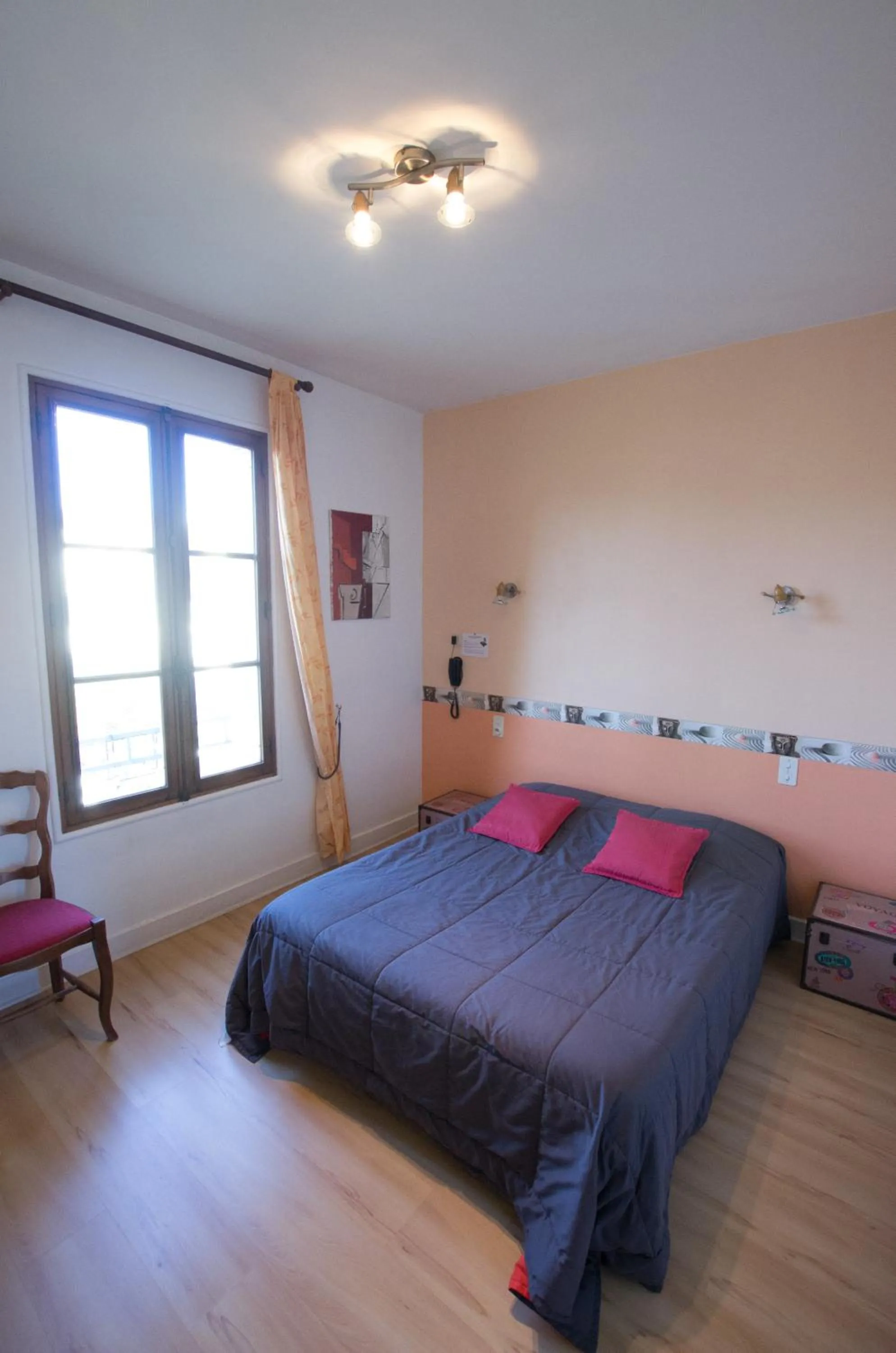 Photo of the whole room, Bed in Hôtel du Commerce