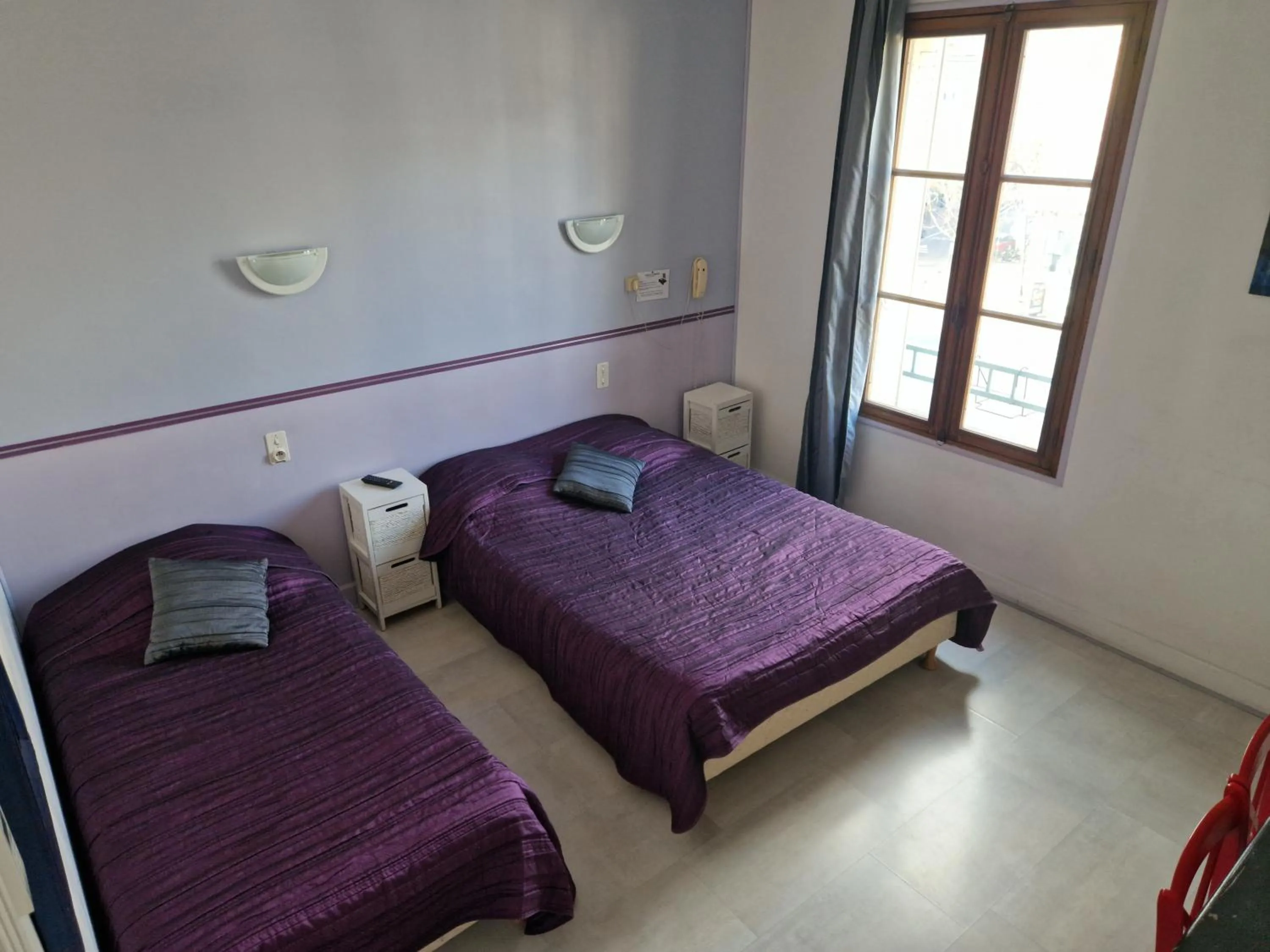 Bedroom, Bed in Hôtel du Commerce