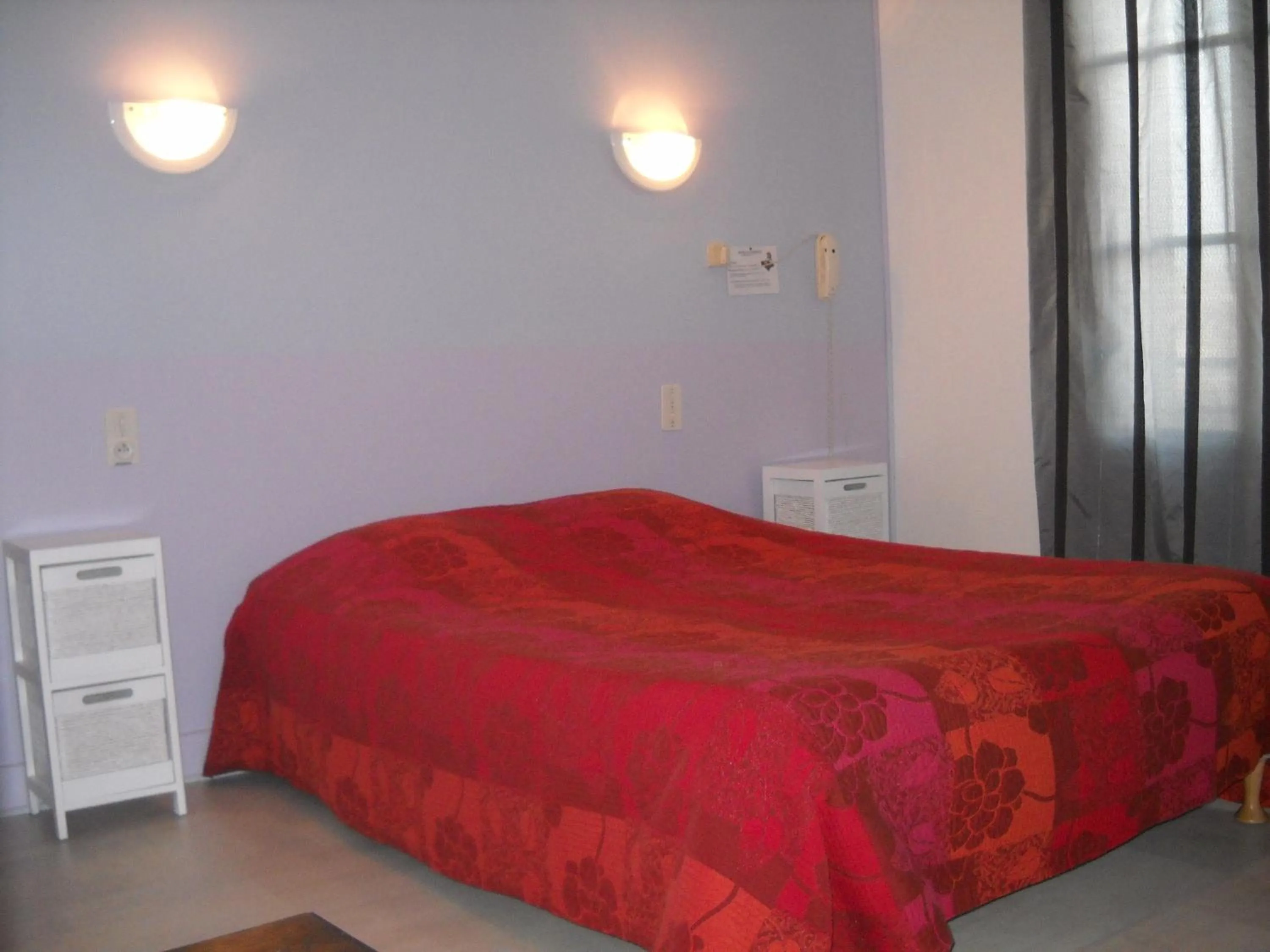 Photo of the whole room, Bed in Hôtel du Commerce