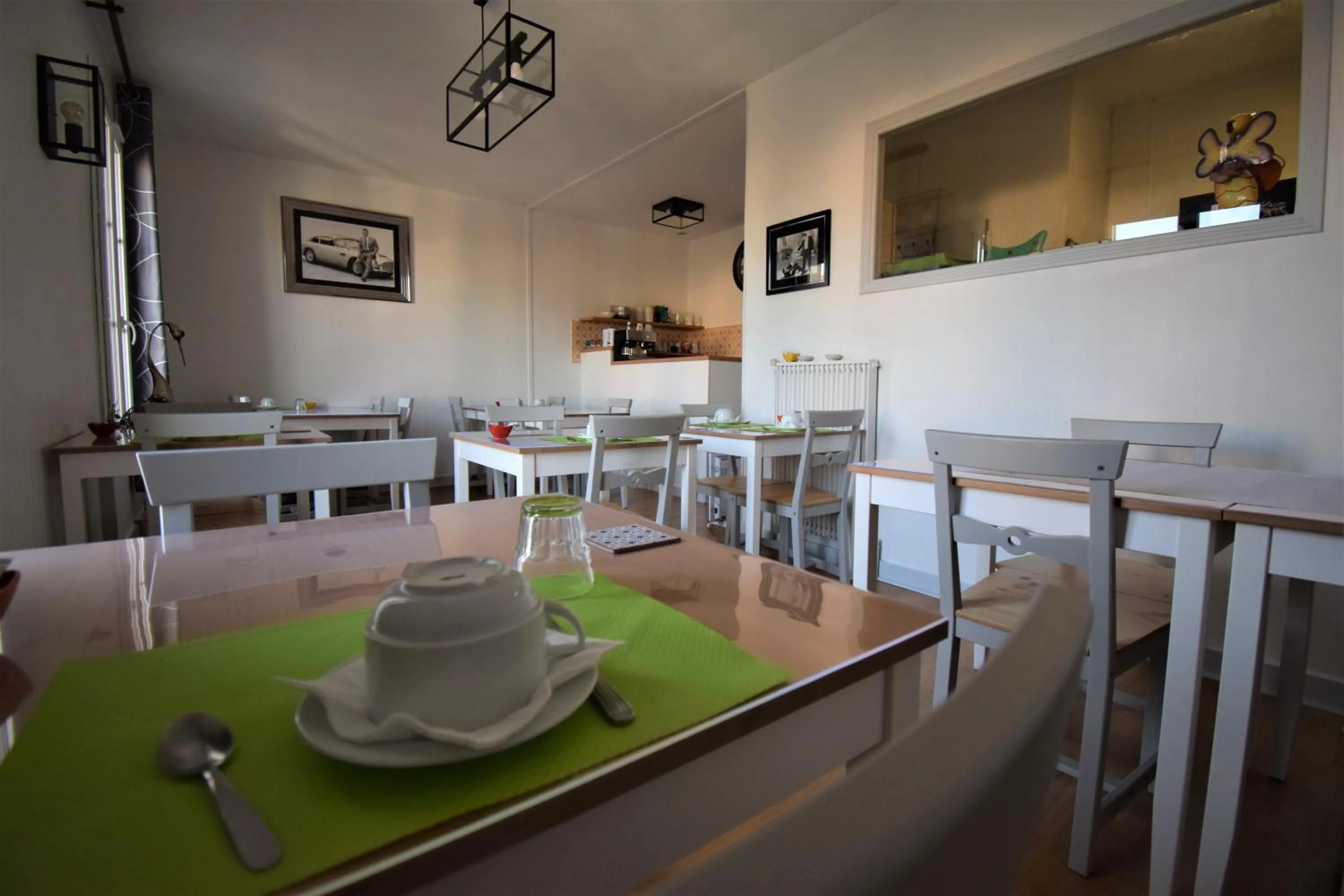 Breakfast in Hôtel du Commerce