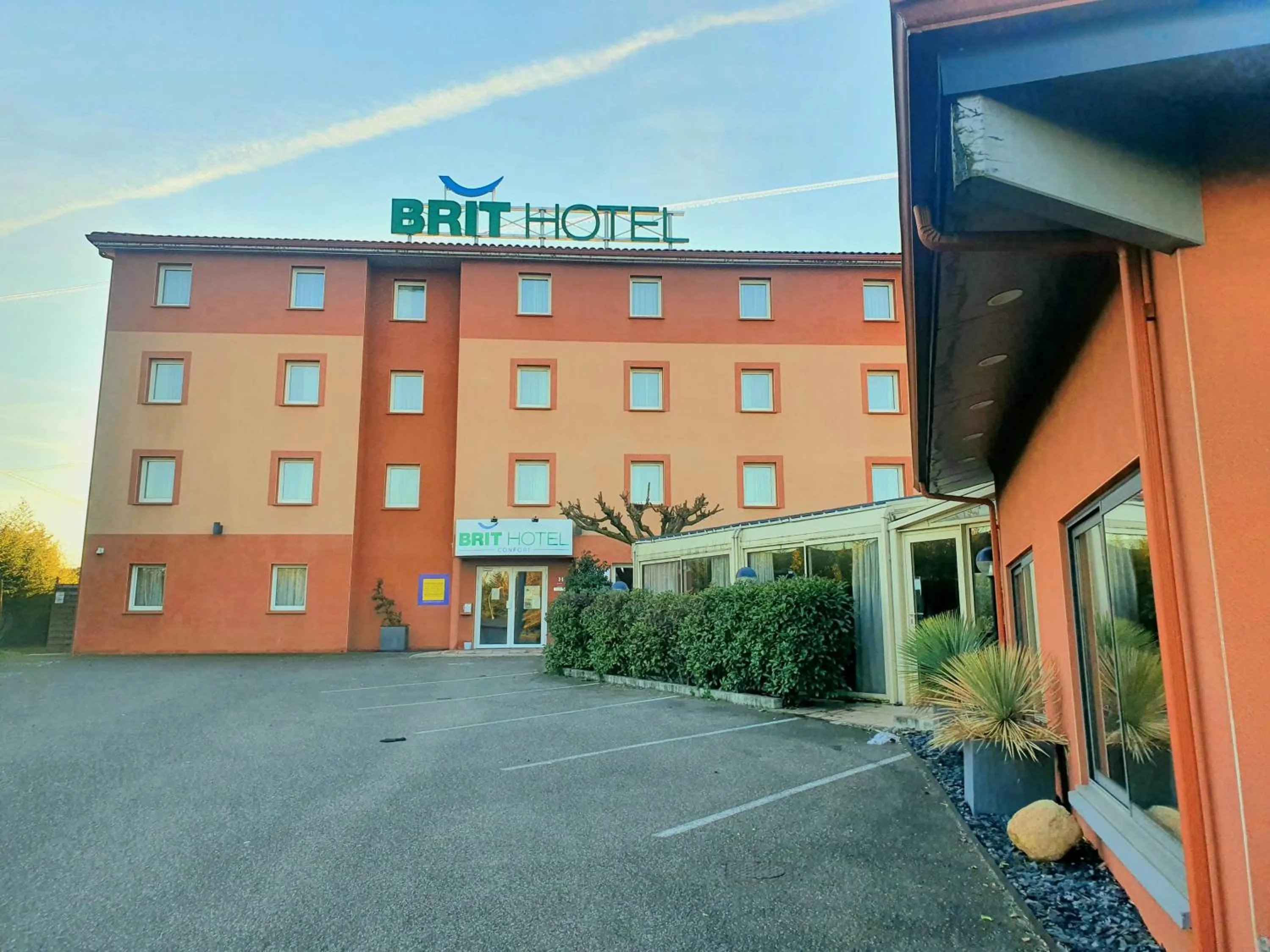Property building in Brit Hotel Confort Montauban