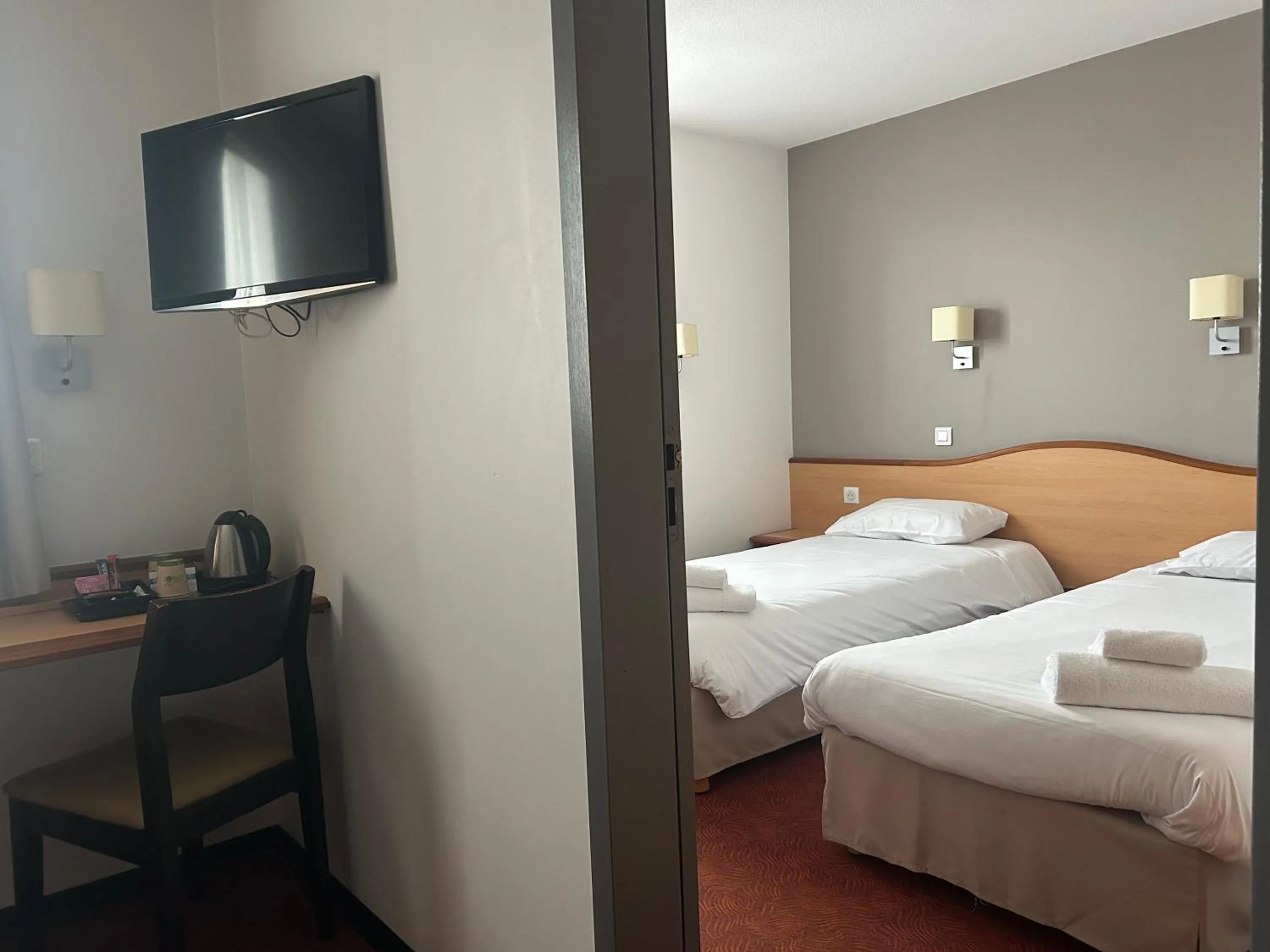 Bed in Brit Hotel Confort Montauban