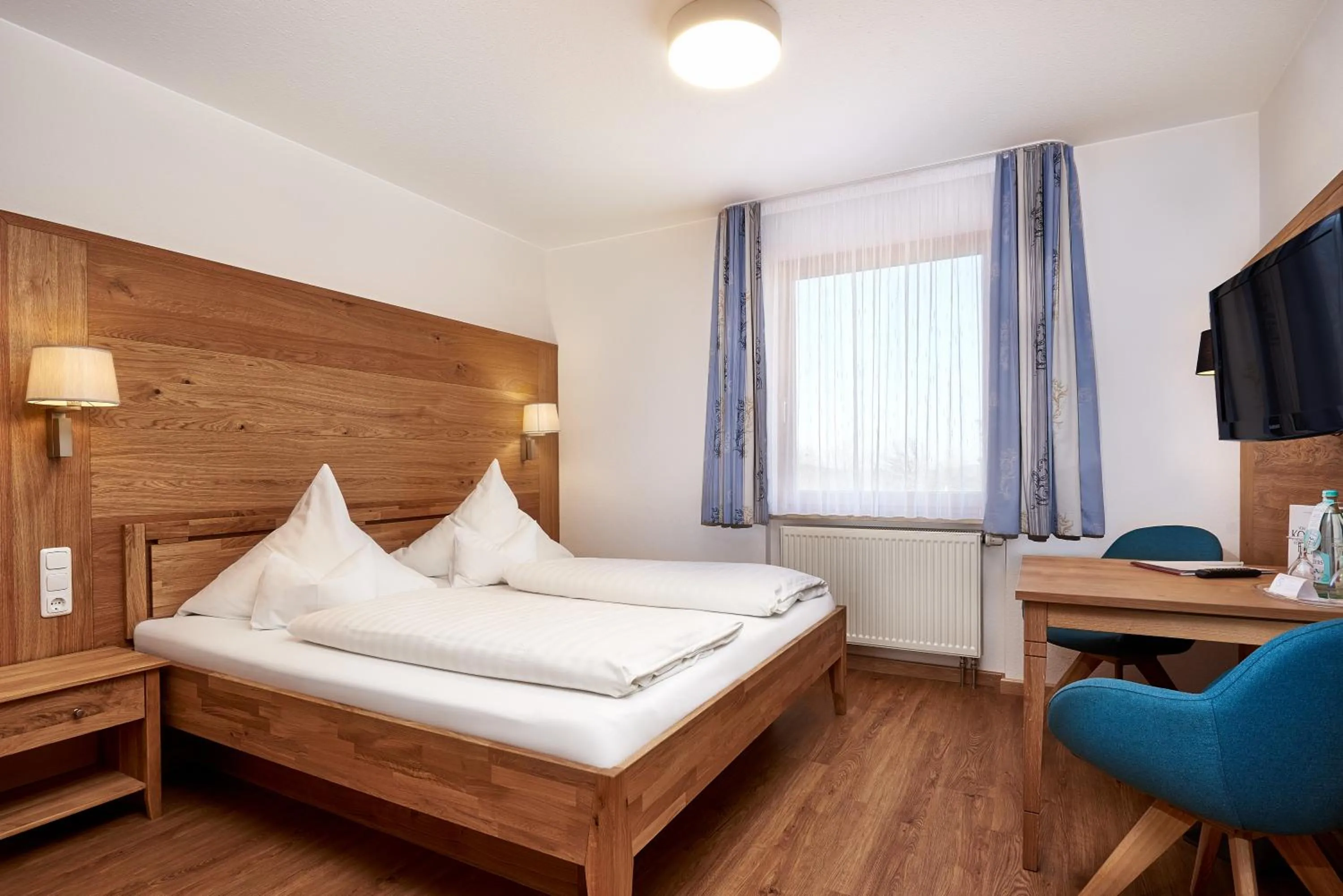 Photo of the whole room, Bed in Hotel zur Rose