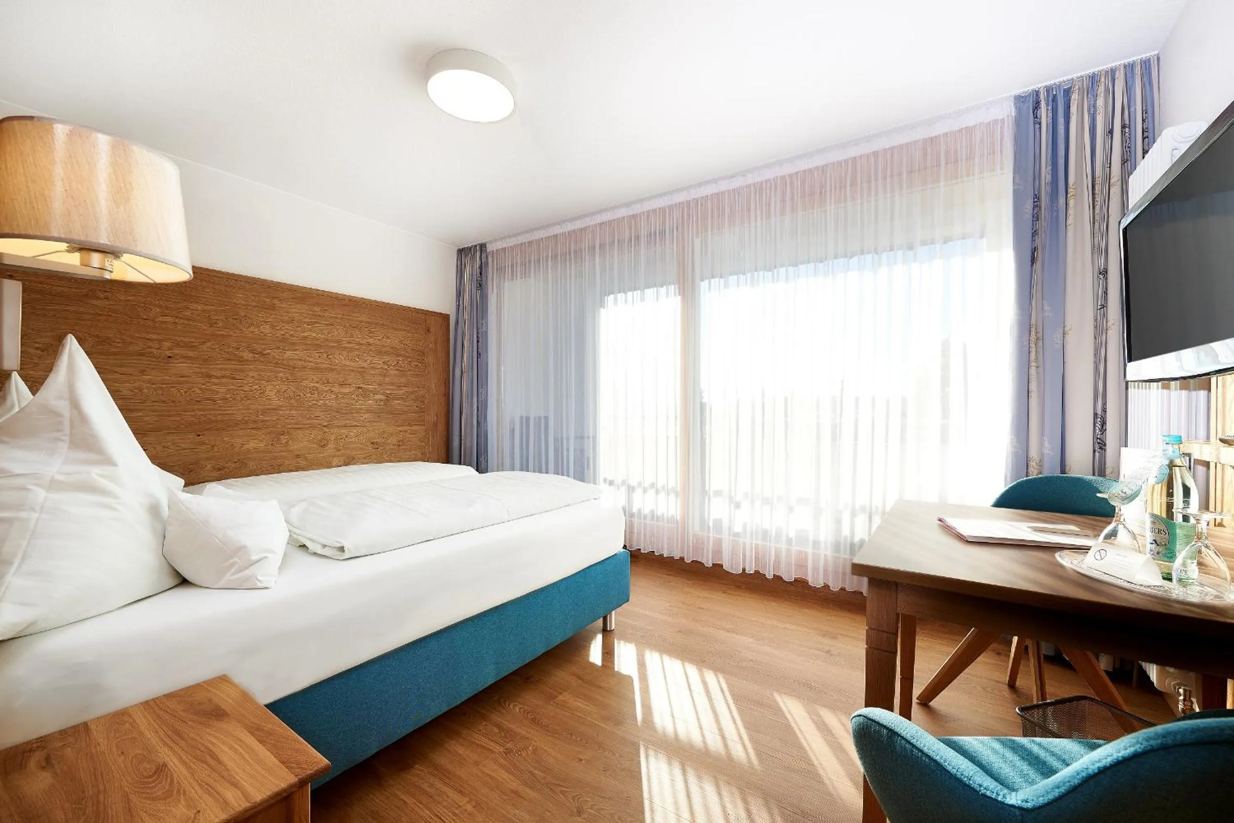 Photo of the whole room, Bed in Hotel zur Rose