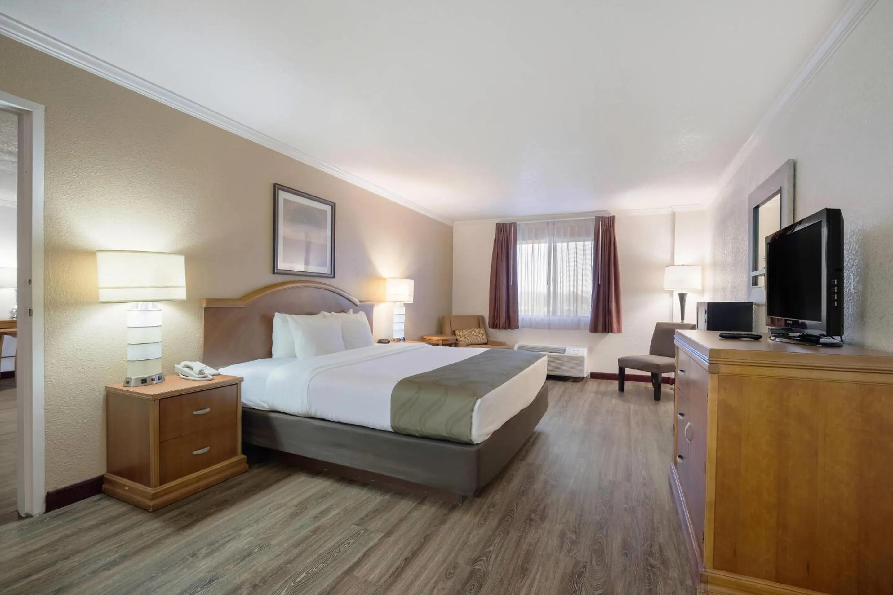 Bedroom, Bed in Quality Inn & Suites Lake Havasu City