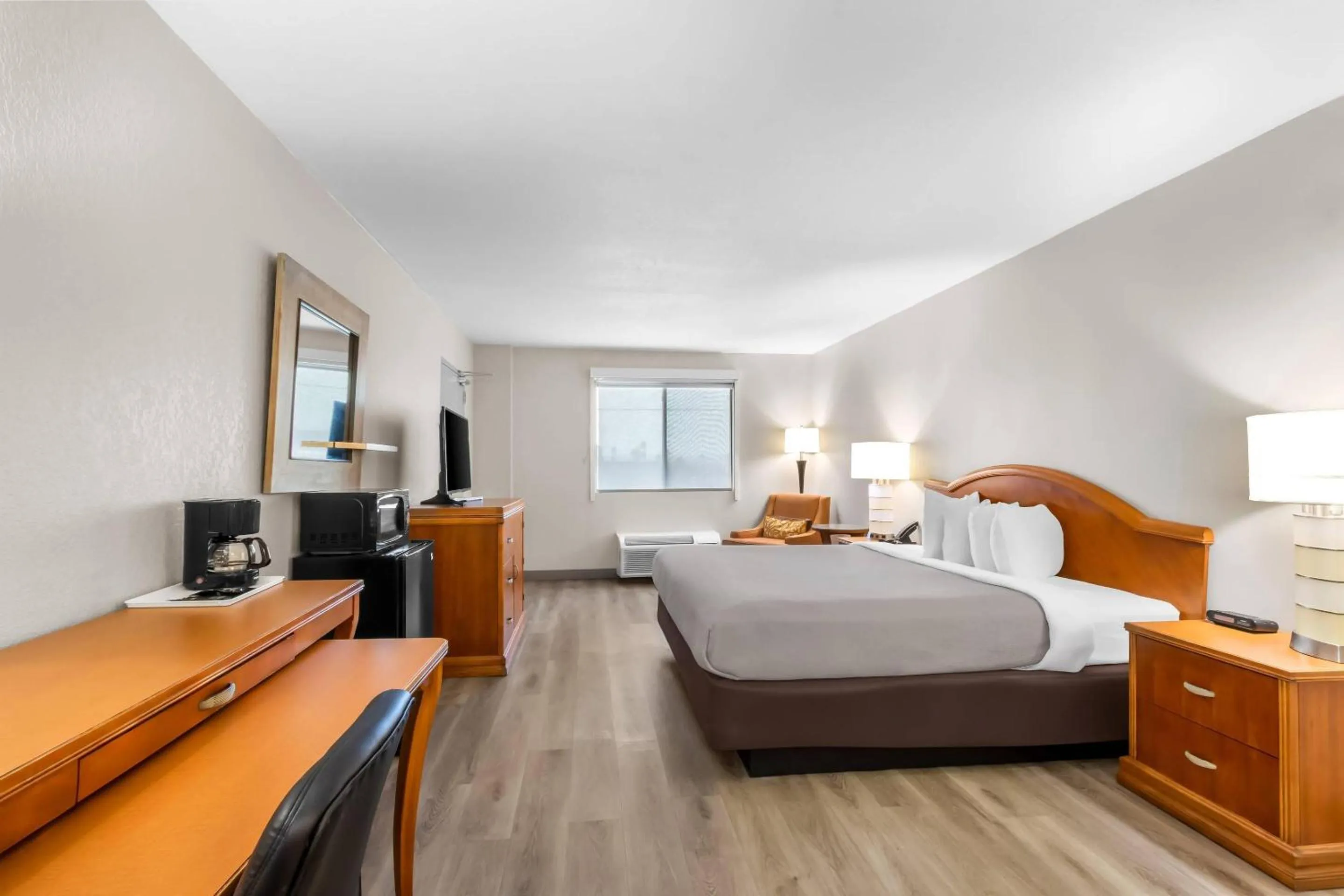 Bedroom, Bed in Quality Inn & Suites Lake Havasu City