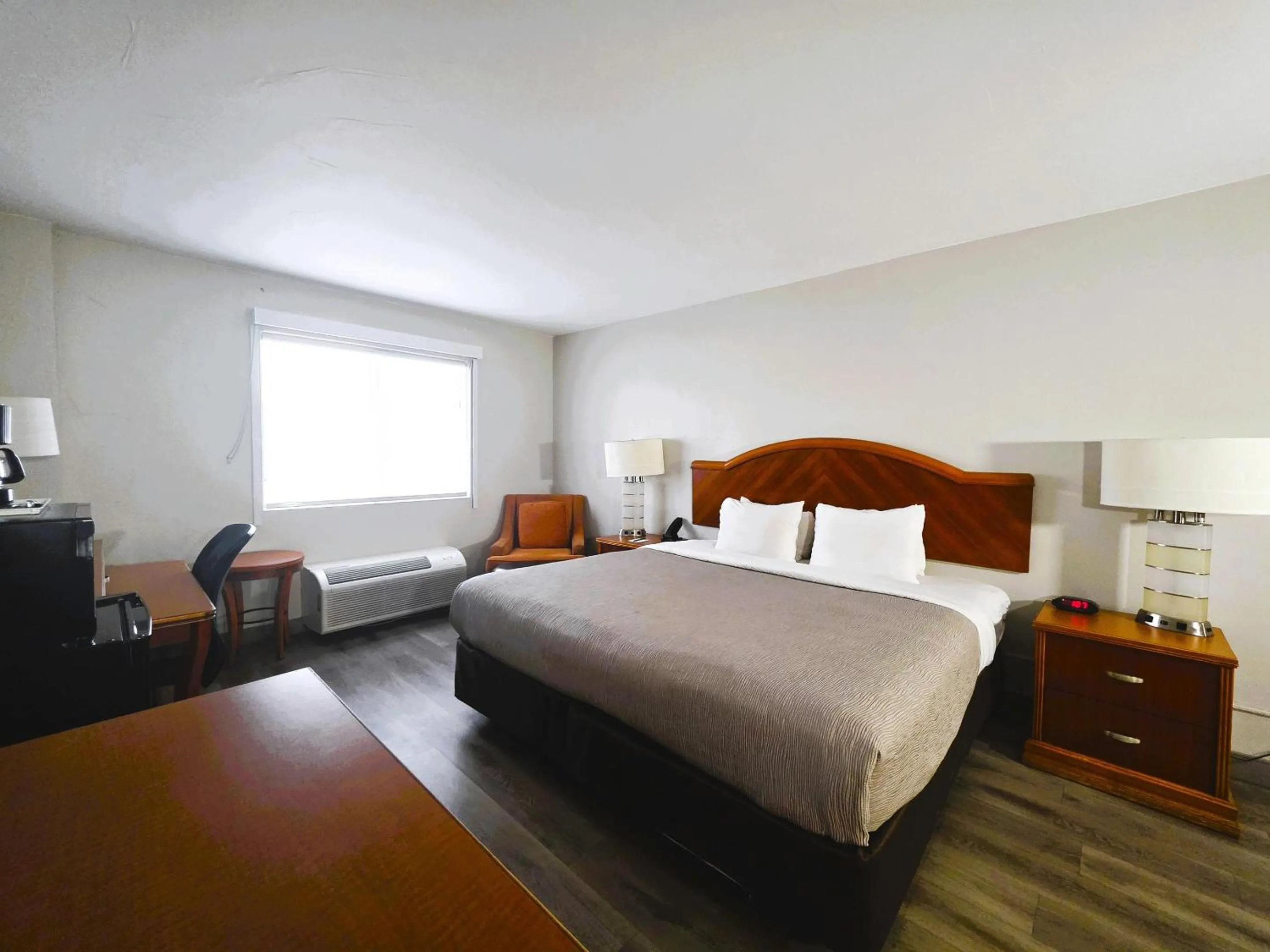 Bedroom, Bed in Quality Inn & Suites Lake Havasu City