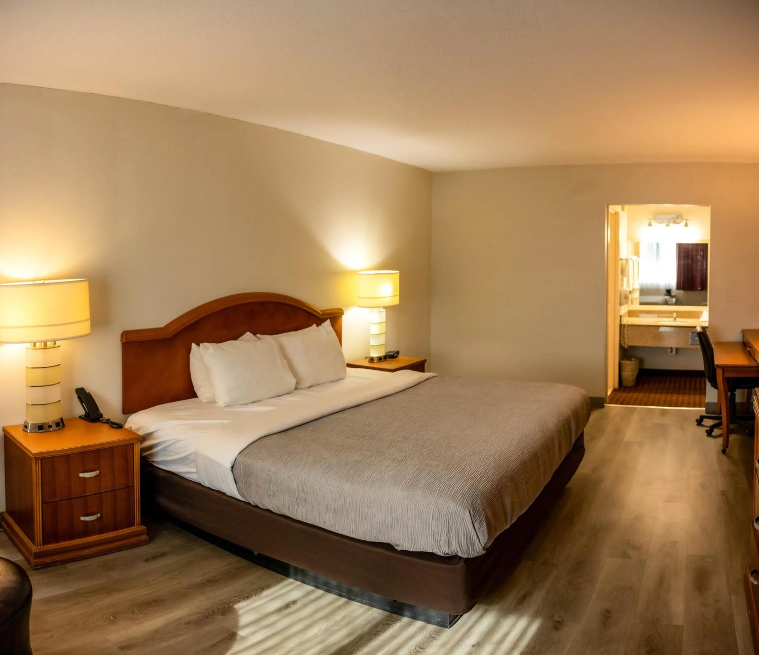 Bed in Quality Inn & Suites Lake Havasu City