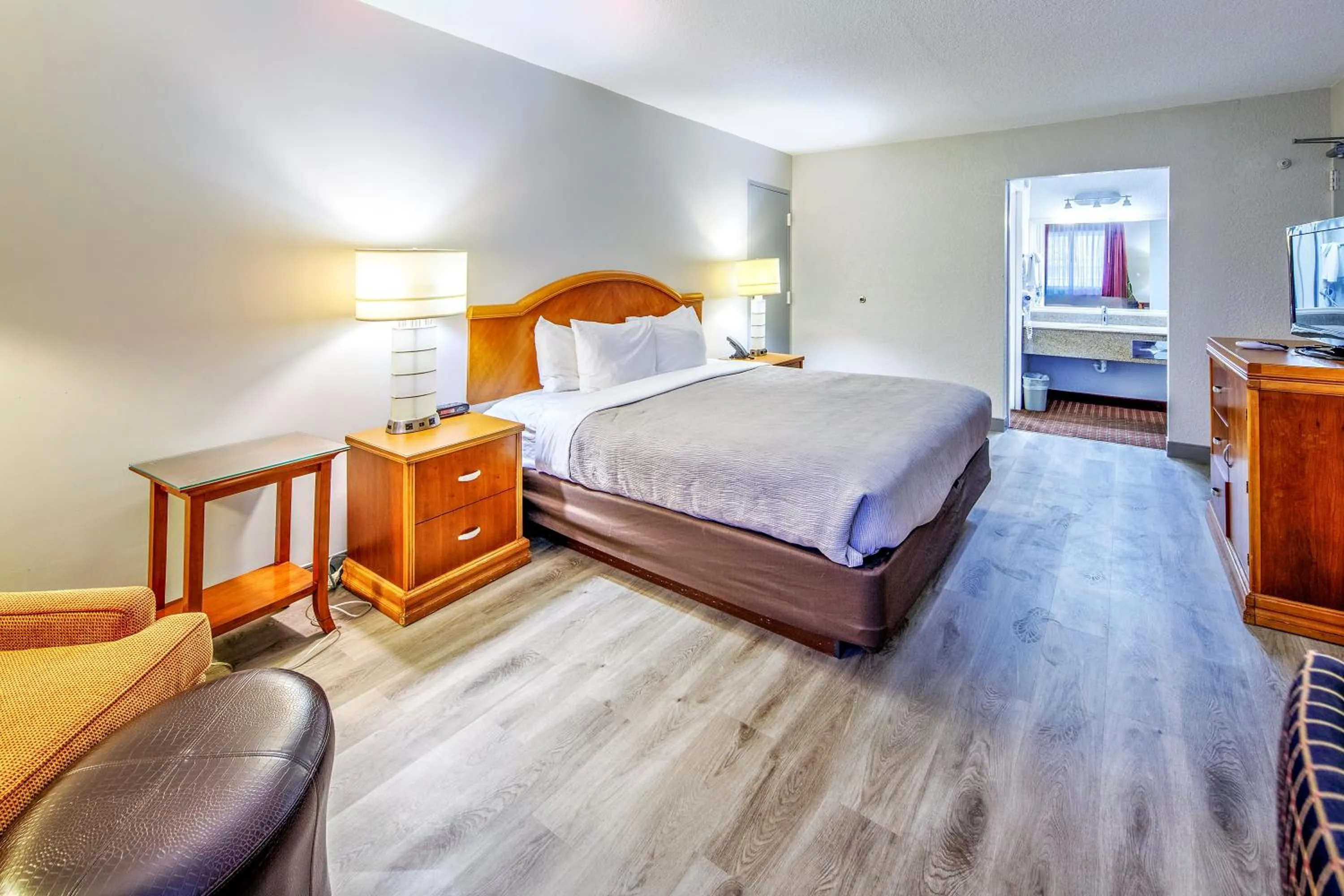 Bed in Quality Inn & Suites Lake Havasu City