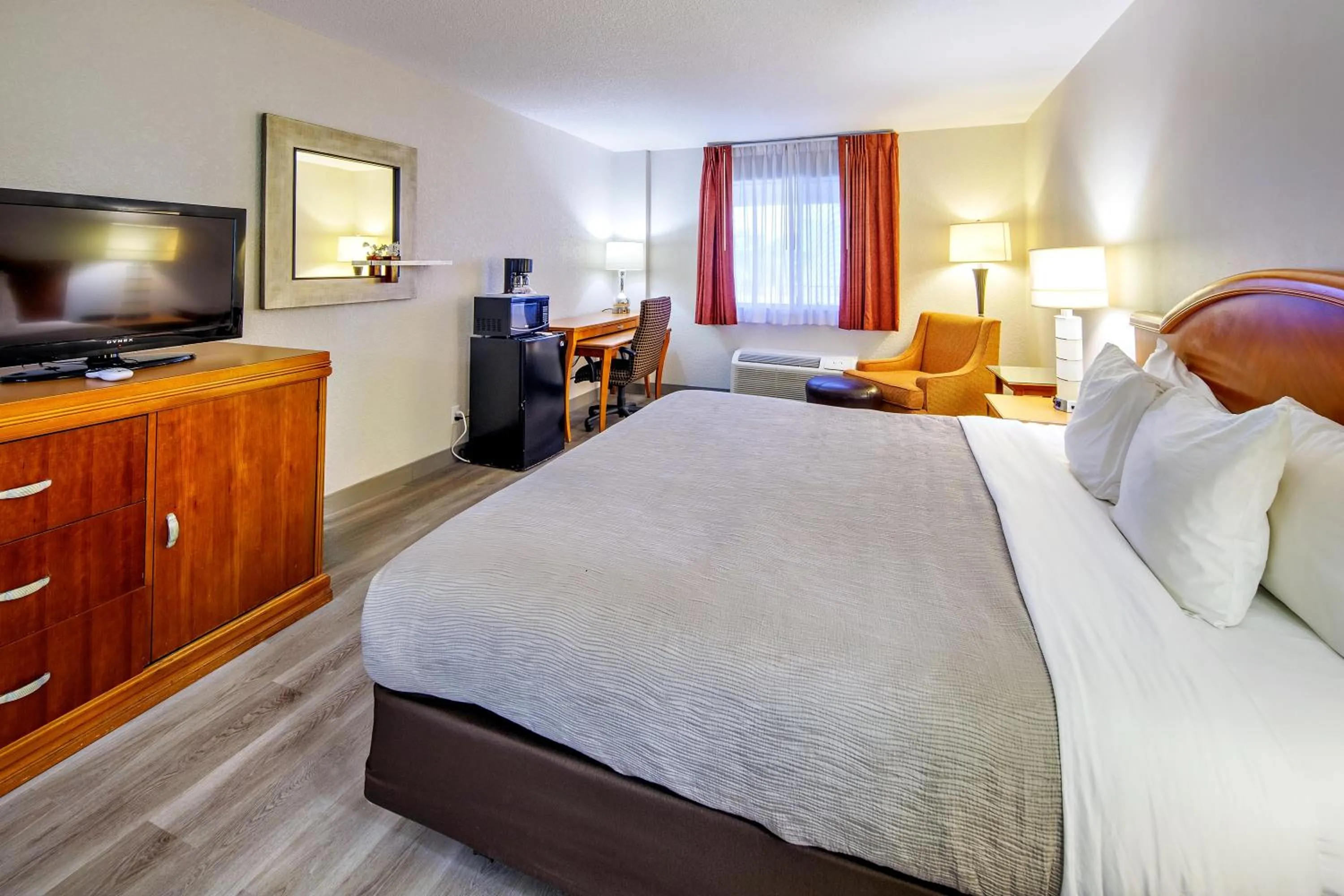 Bed in Quality Inn & Suites Lake Havasu City