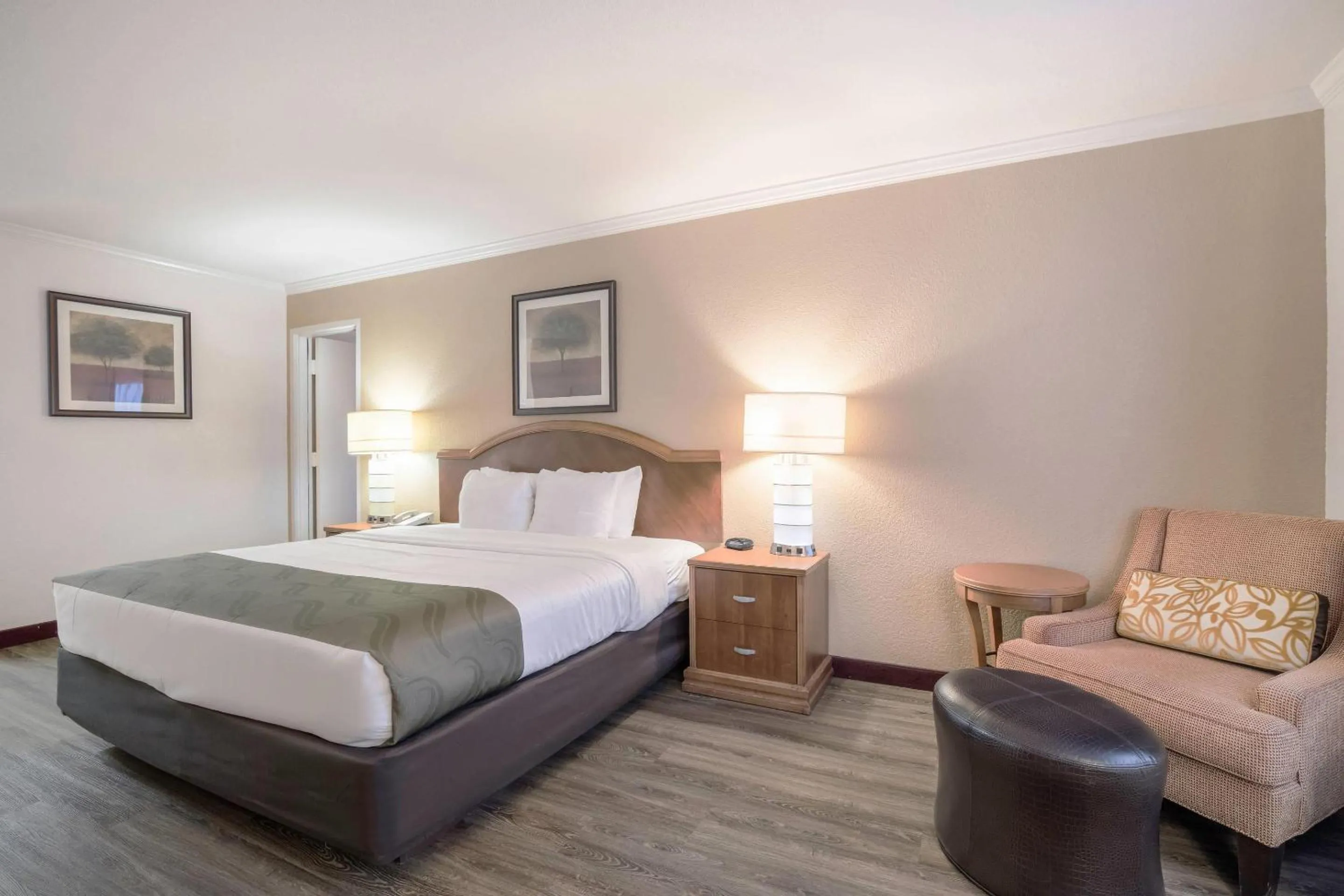 Bedroom, Bed in Quality Inn & Suites Lake Havasu City