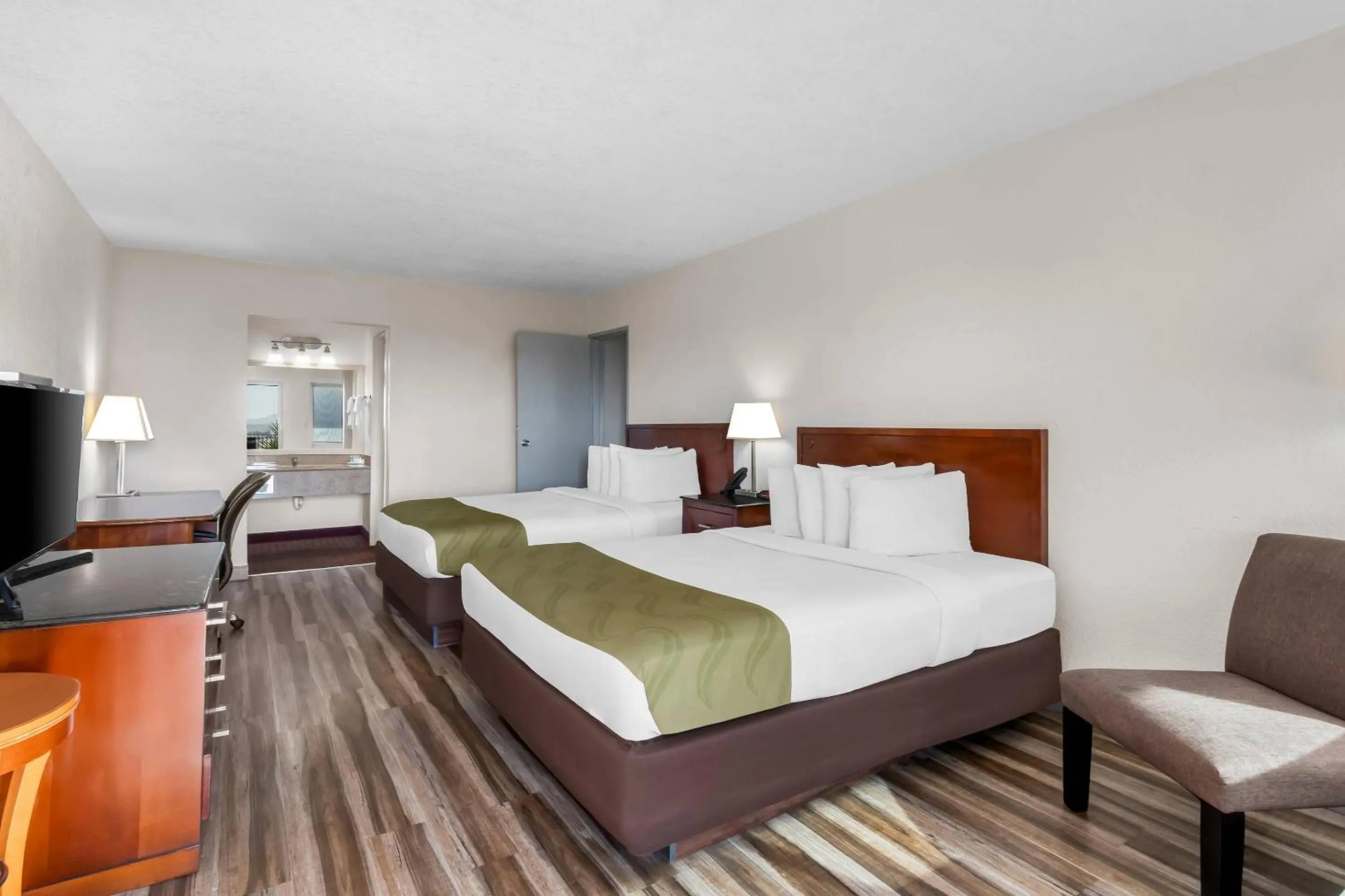 Bedroom, Bed in Quality Inn & Suites Lake Havasu City