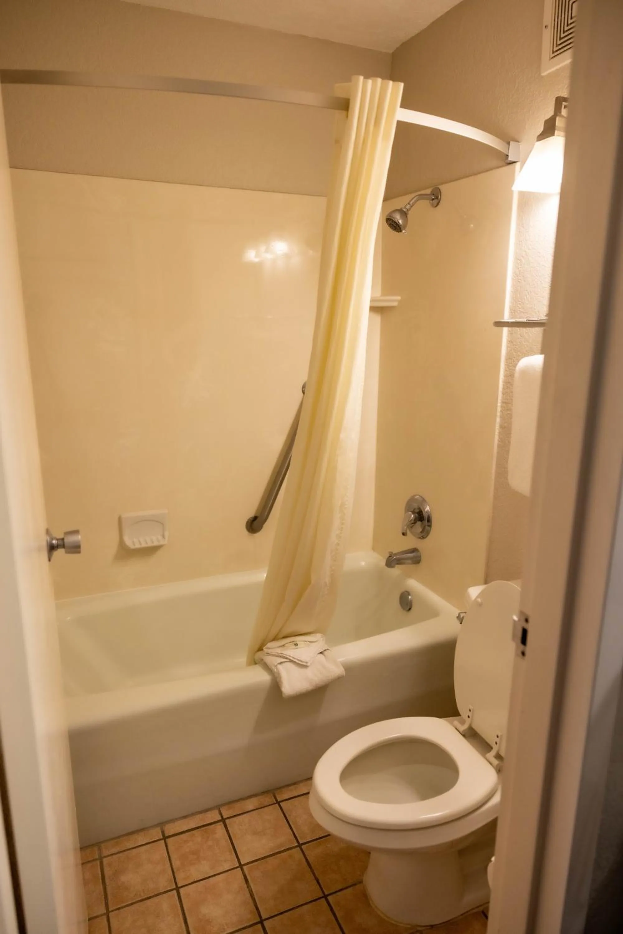 Quality Inn & Suites Lake Havasu City