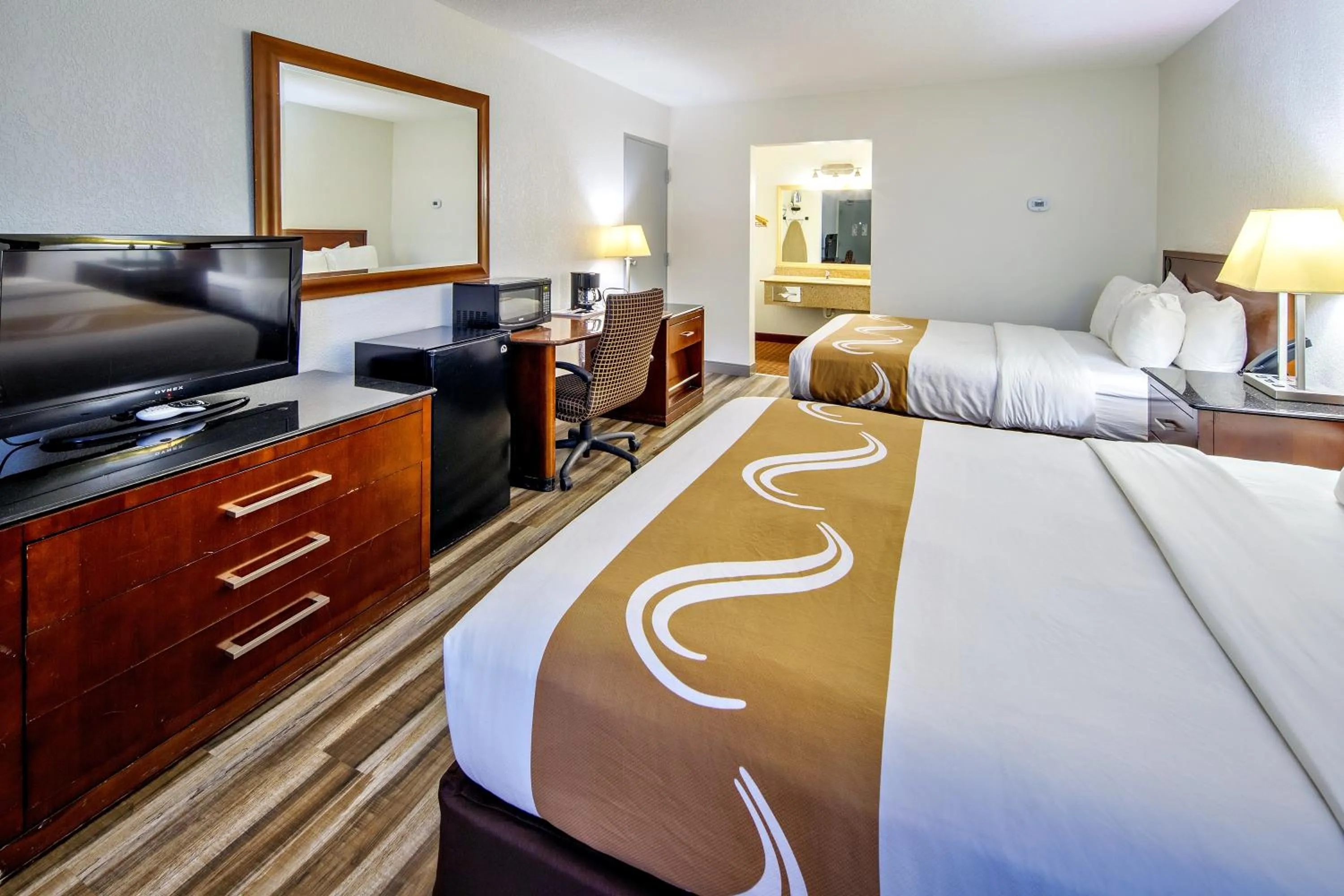 Bed in Quality Inn & Suites Lake Havasu City
