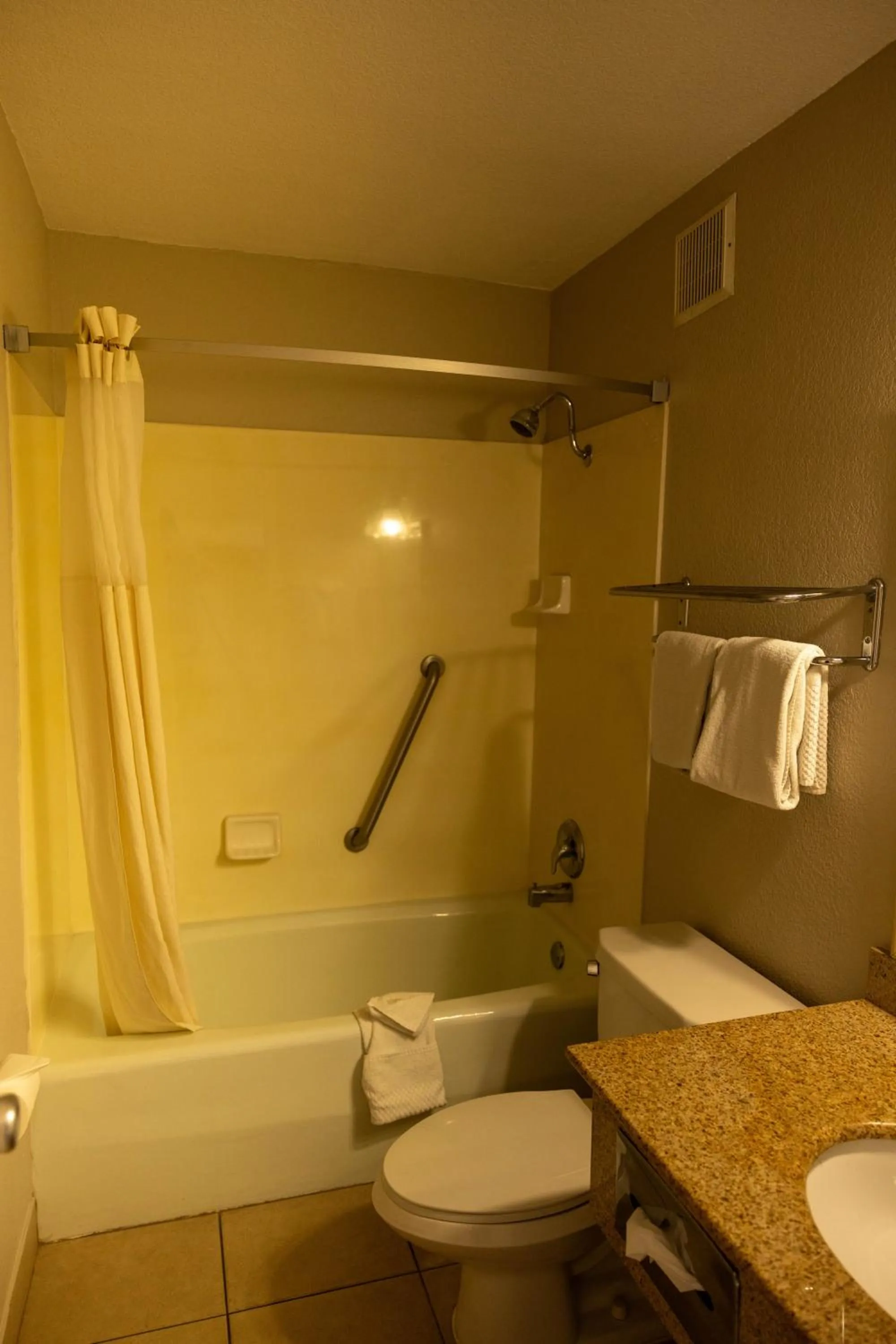 Quality Inn & Suites Lake Havasu City