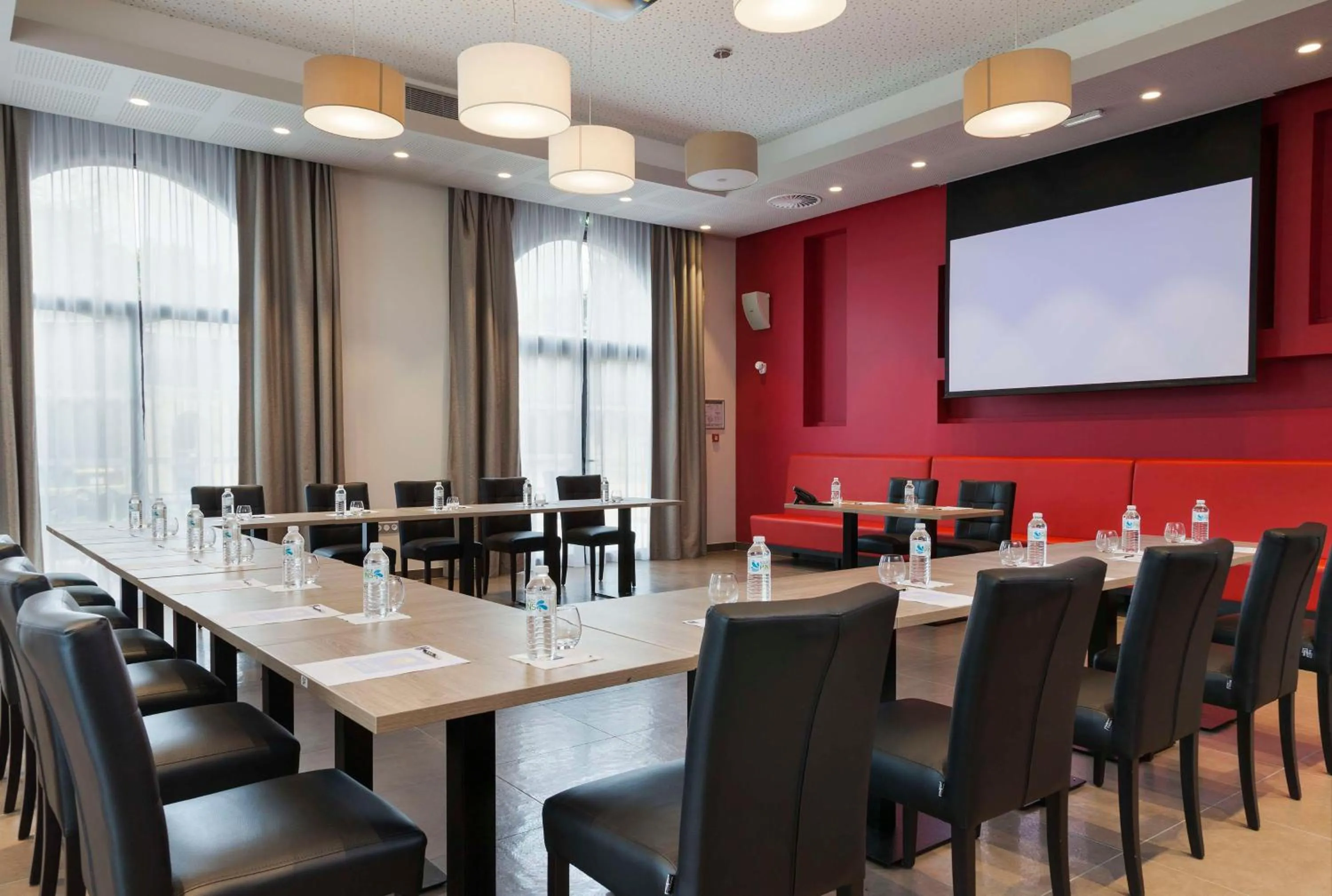 Meeting/conference room in Brit Hotel Privilège Figeac