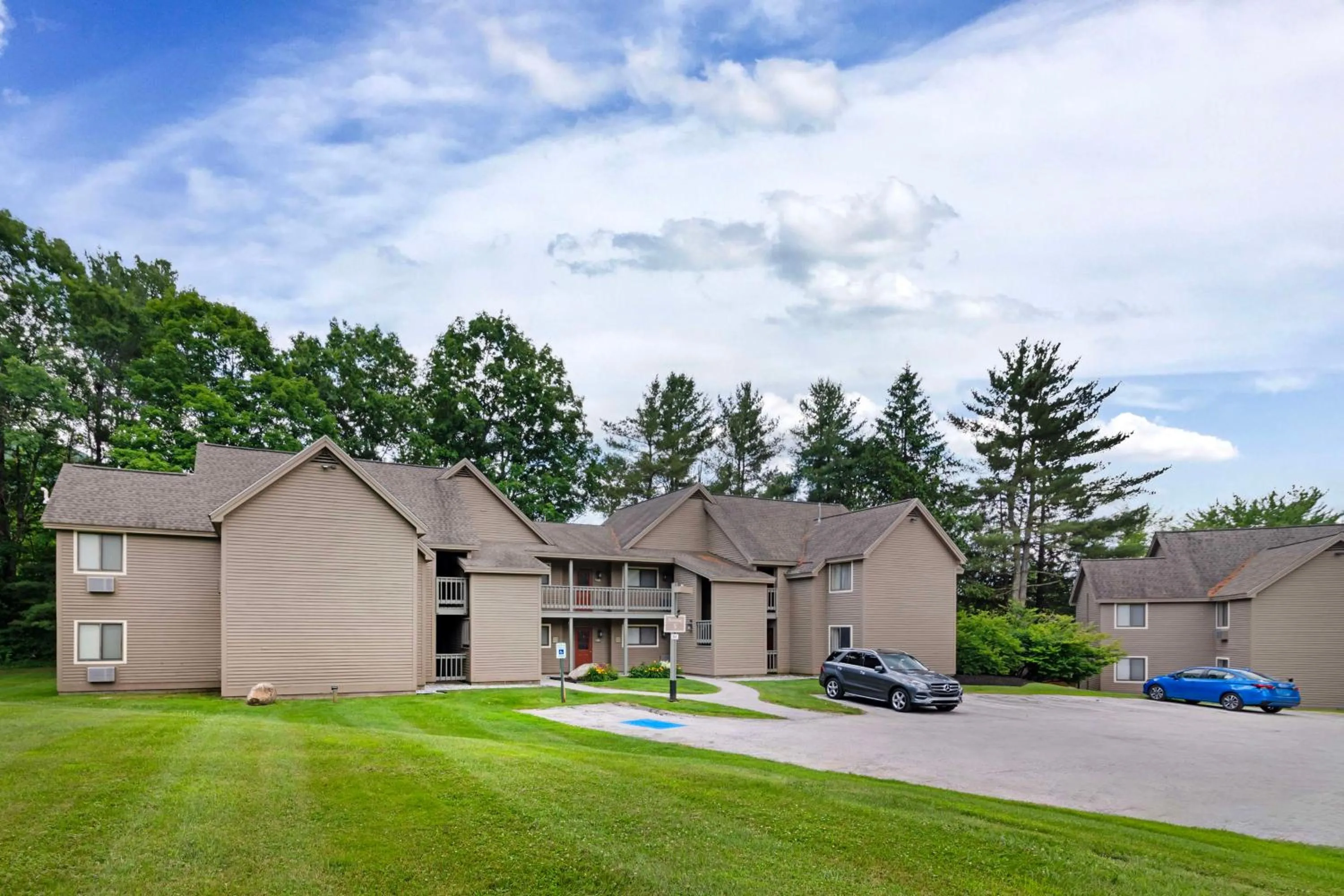 Property building in Best Western Inn & Suites Rutland-Killington