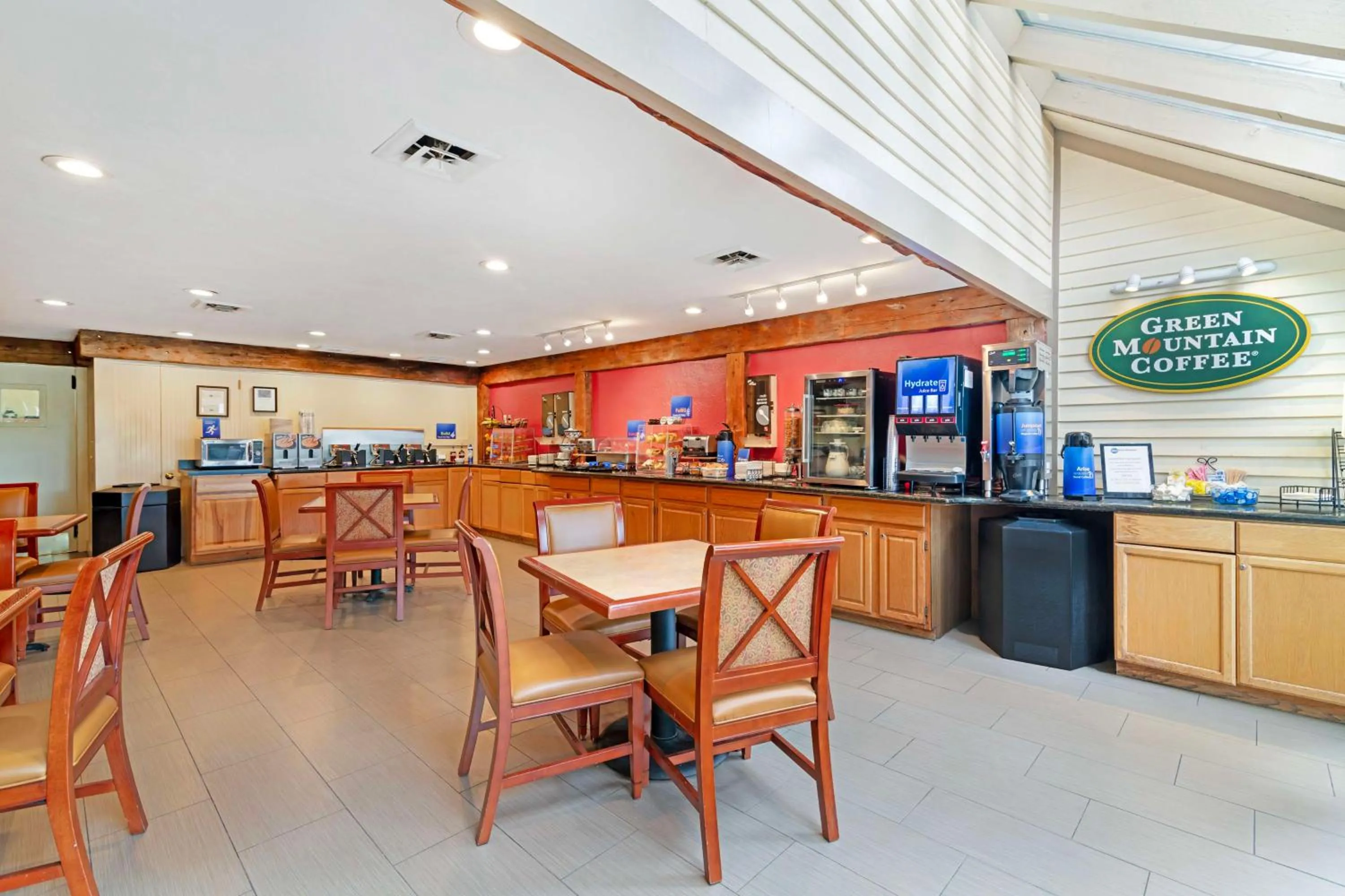 Breakfast in Best Western Inn & Suites Rutland-Killington