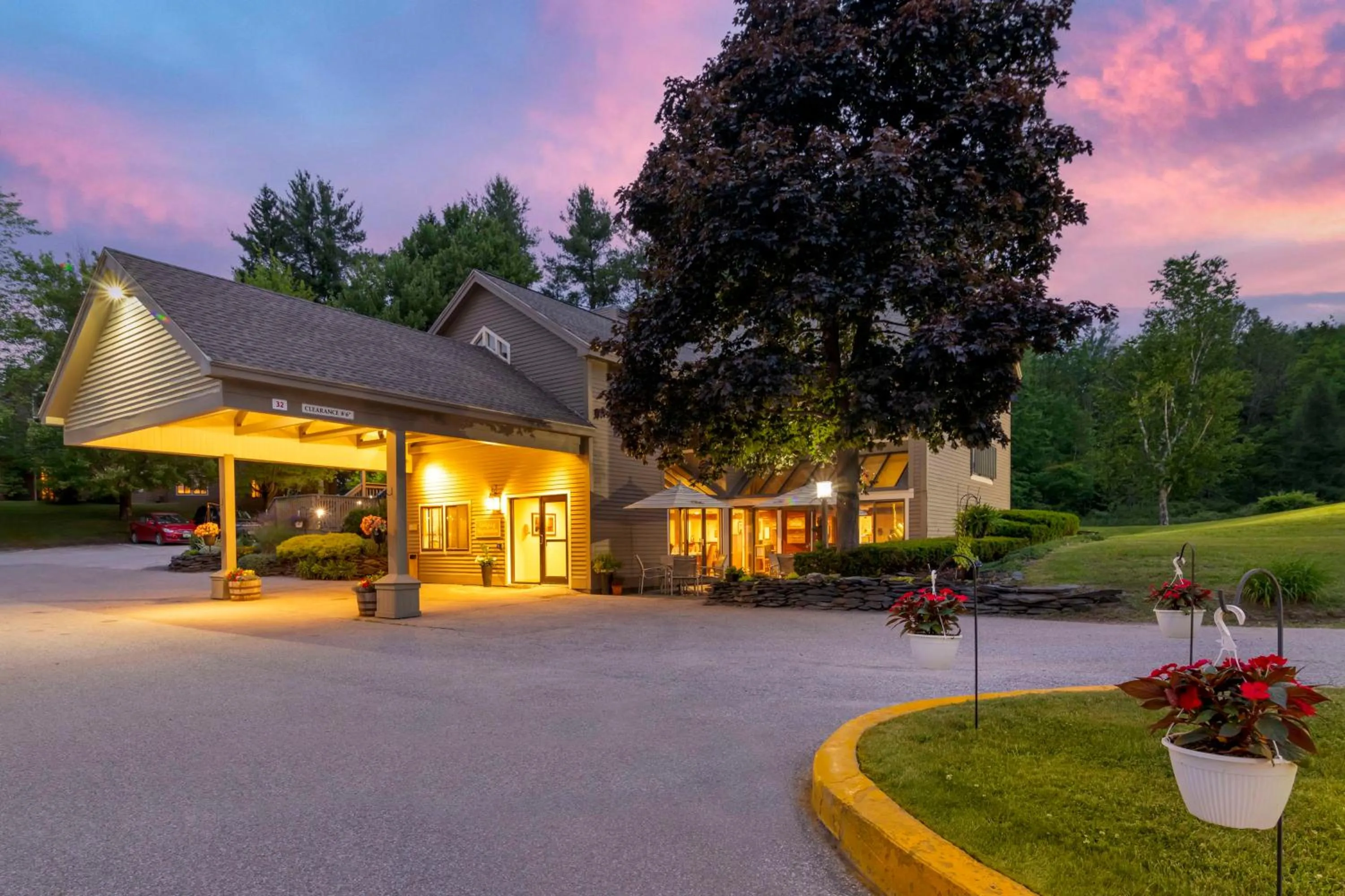 Property building in Best Western Inn & Suites Rutland-Killington