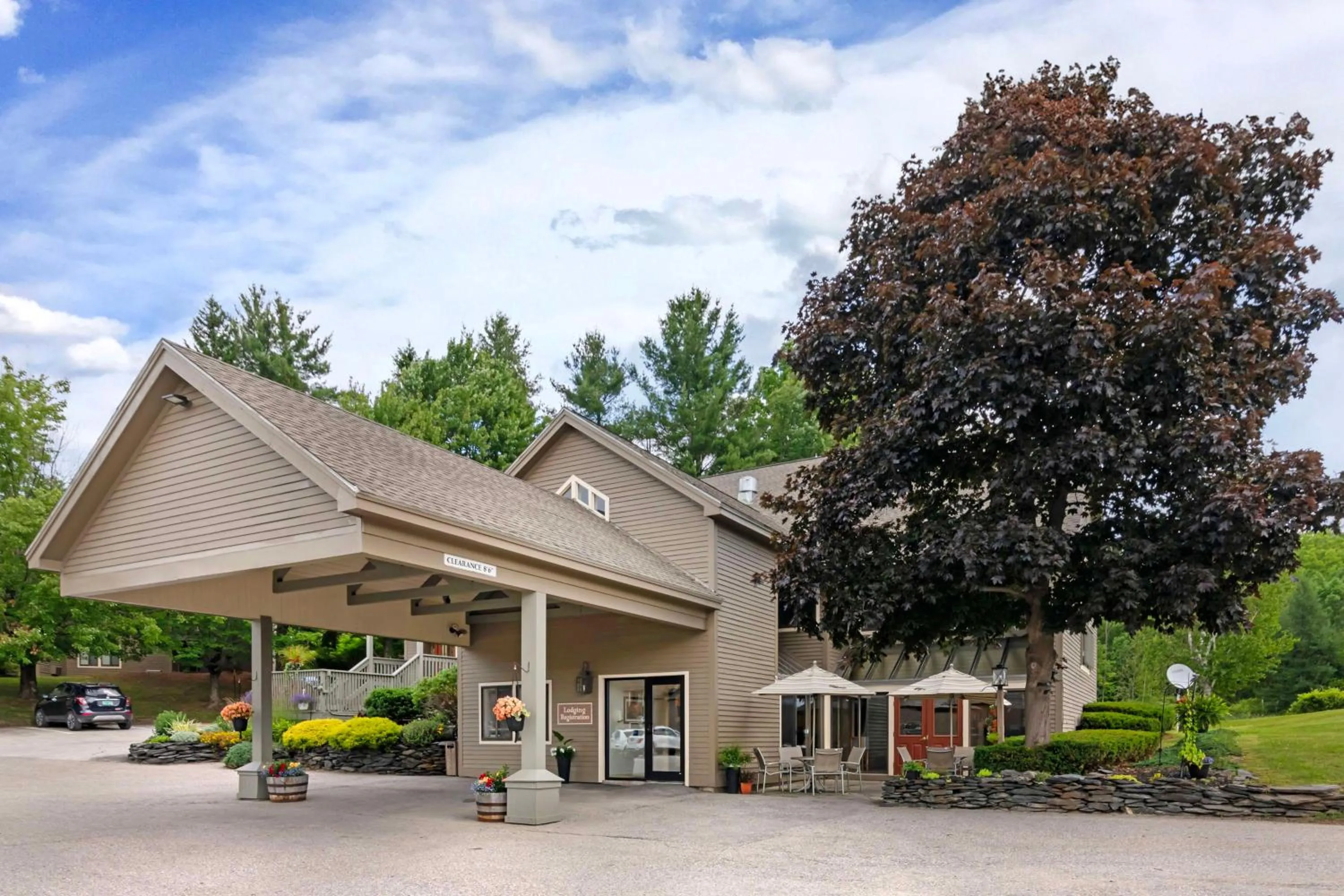 Property building in Best Western Inn & Suites Rutland-Killington