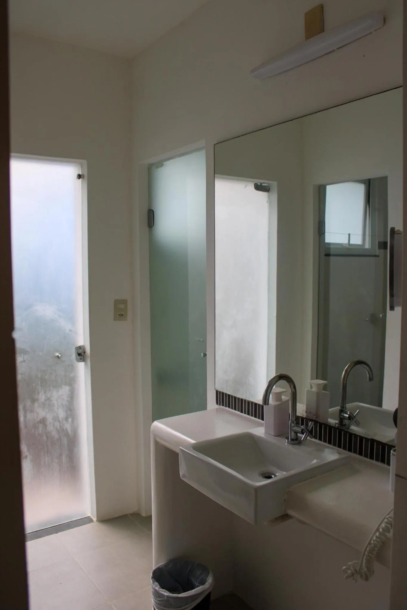 Bathroom in Villa dos Graffitis Pousada