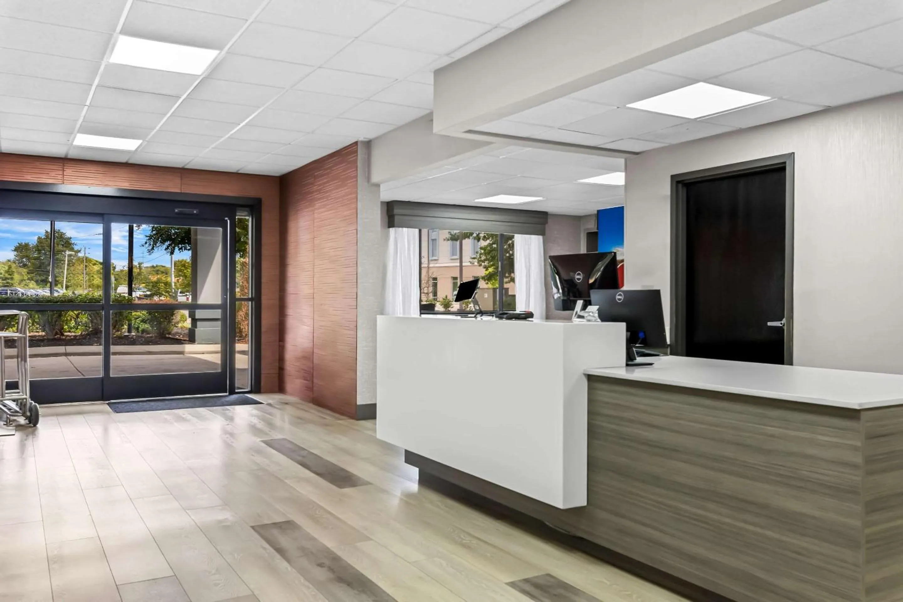 Lobby or reception in Clarion Pointe Franklin - Nashville Area