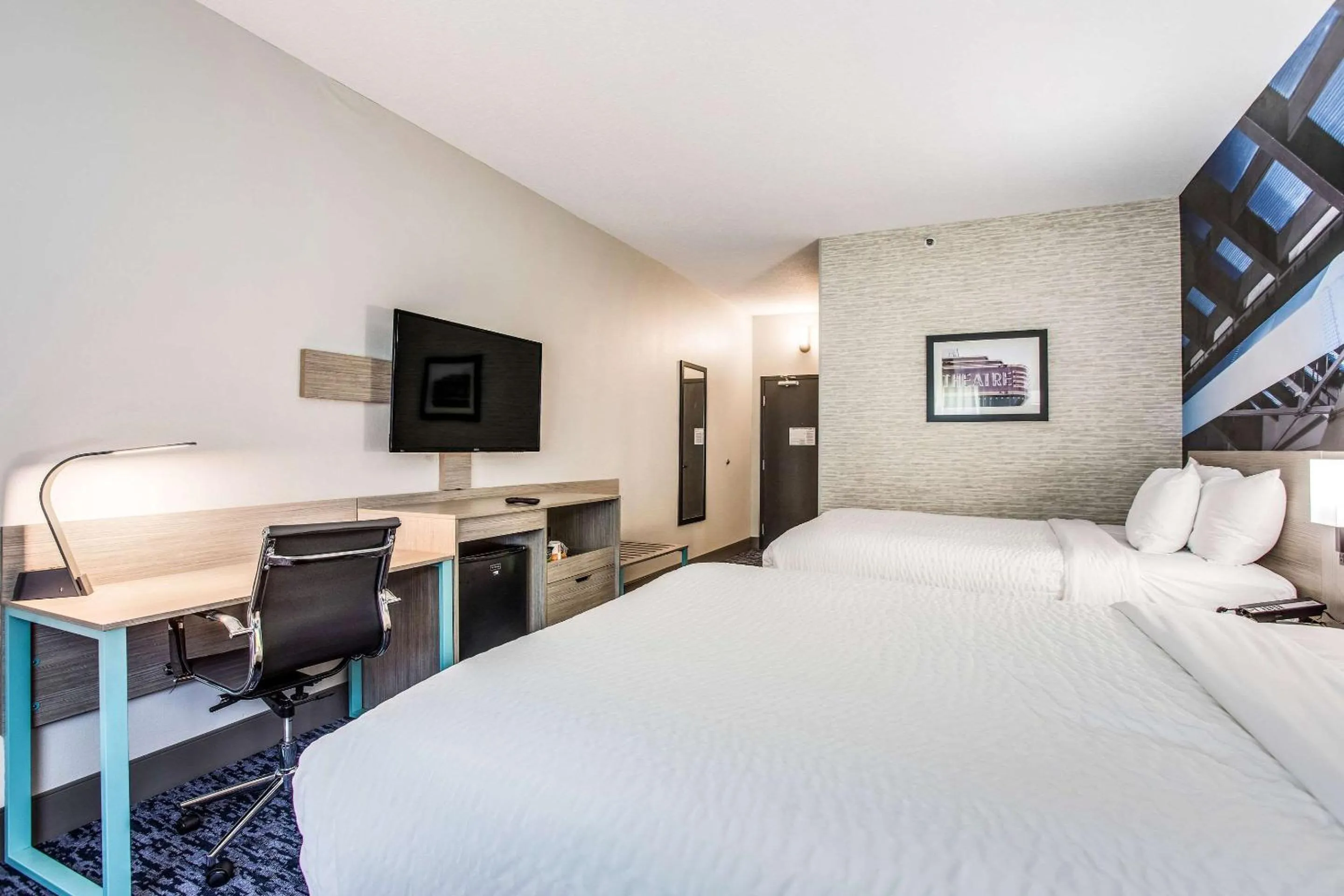 Bedroom, Bed in Clarion Pointe Franklin - Nashville Area