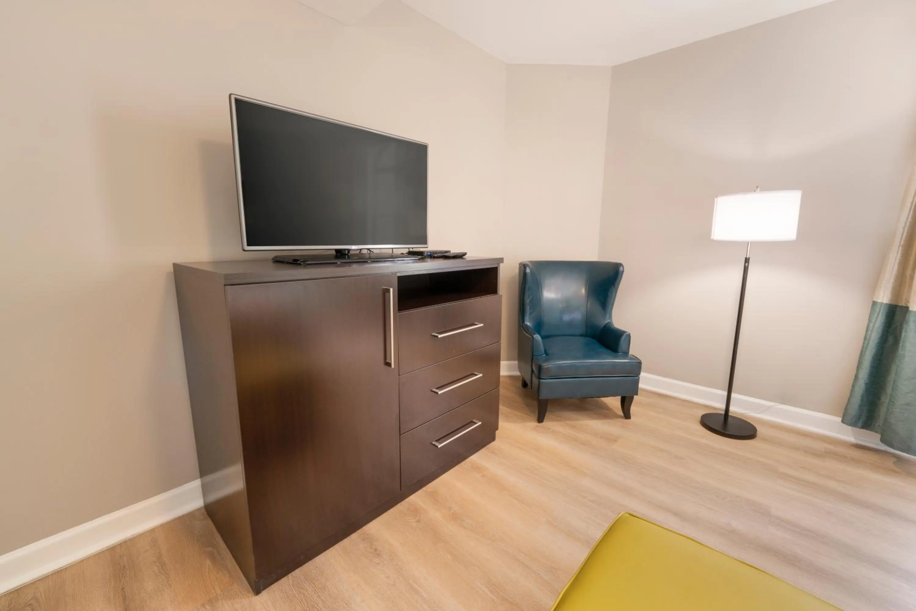 Bedroom in Best Western Seaside Inn