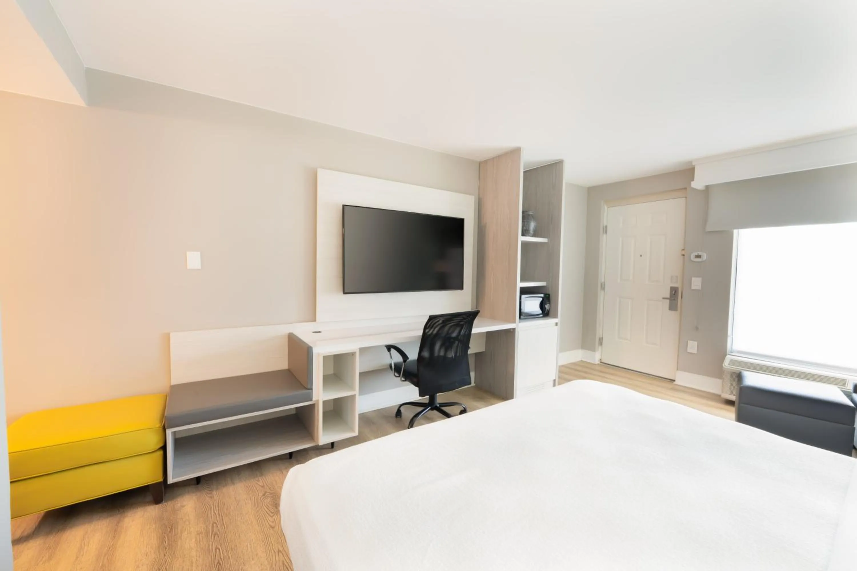 Bedroom, Bed in Best Western Seaside Inn