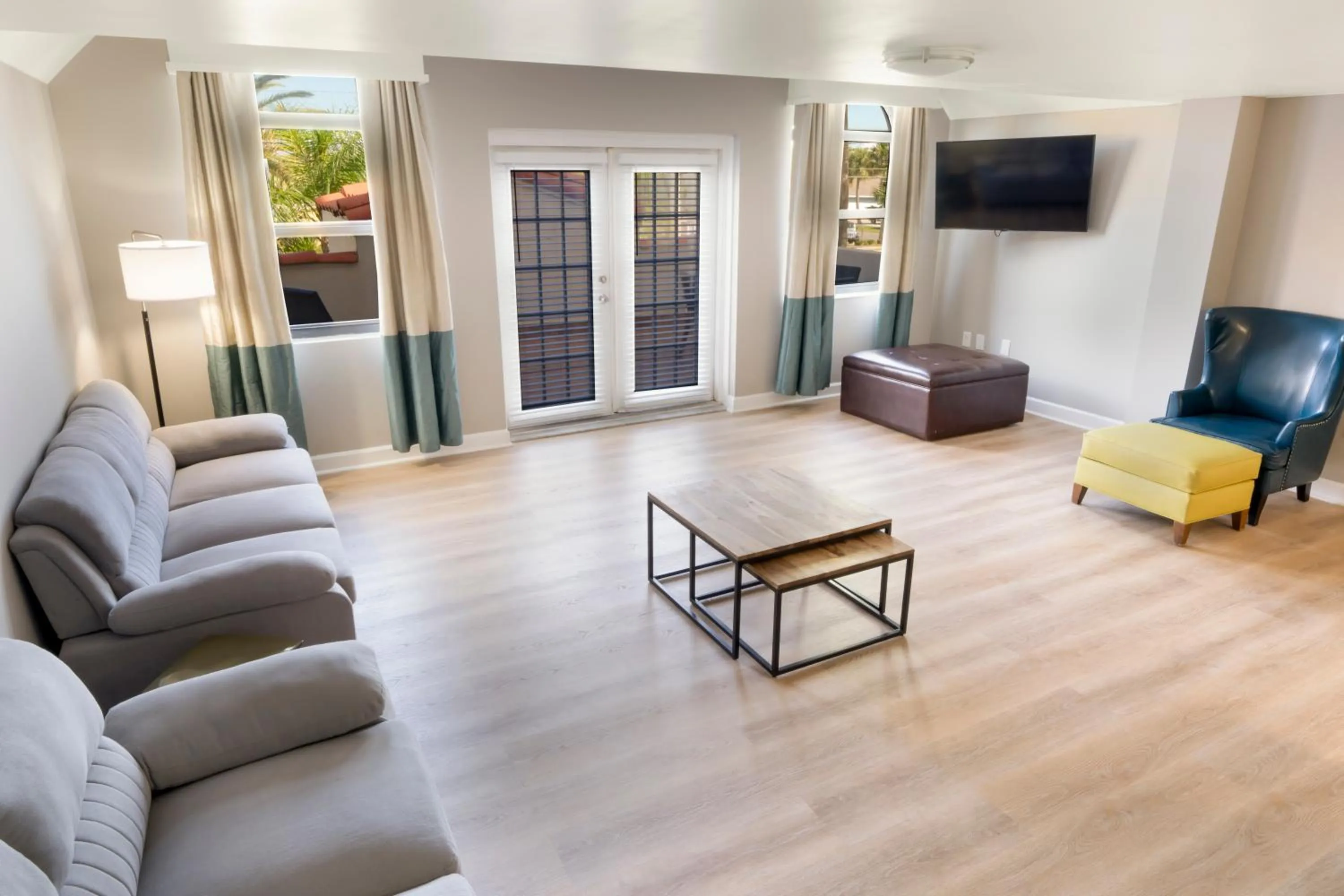 Seating area in Best Western Seaside Inn
